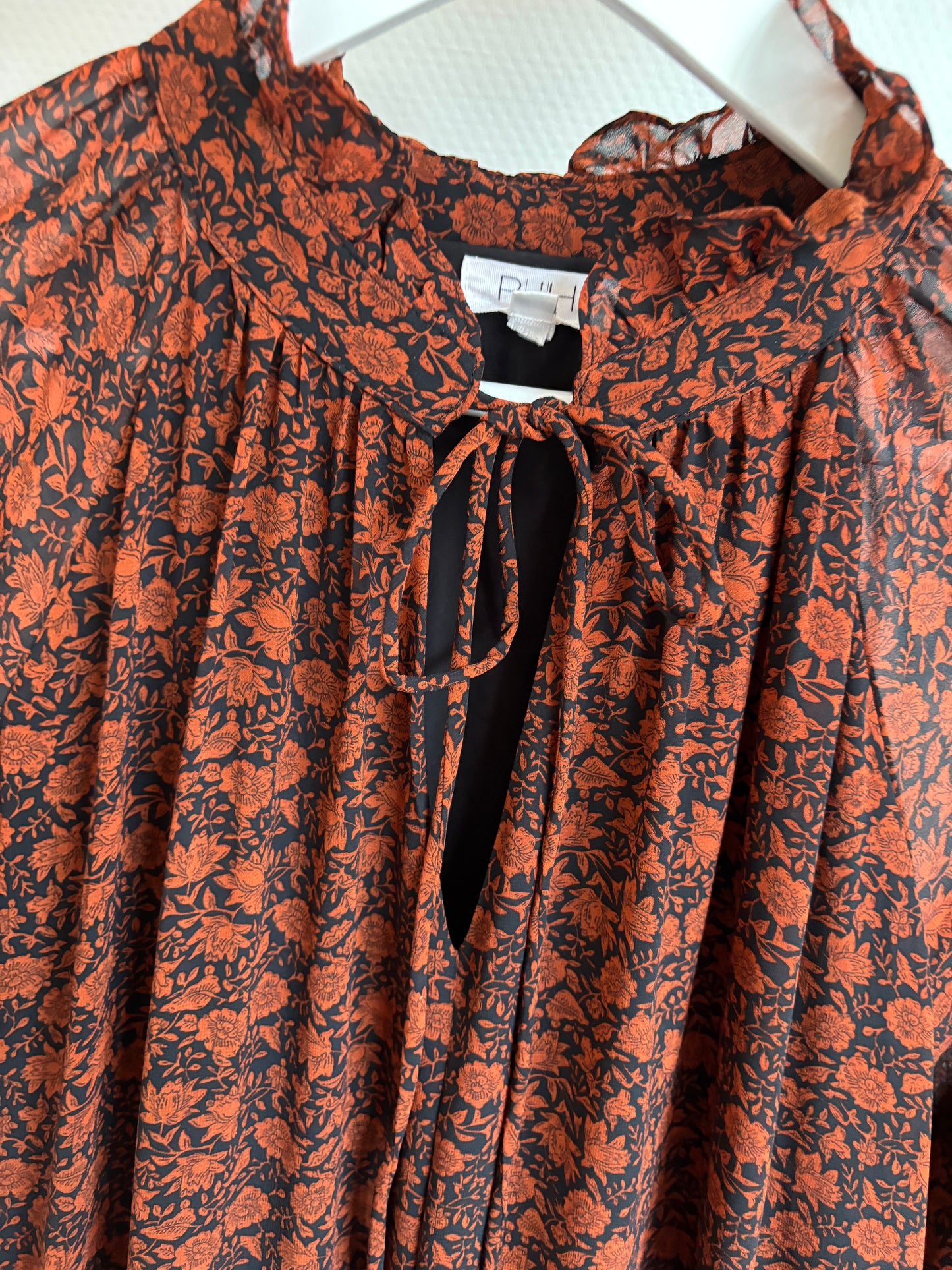 Roestkleurige lange jurk