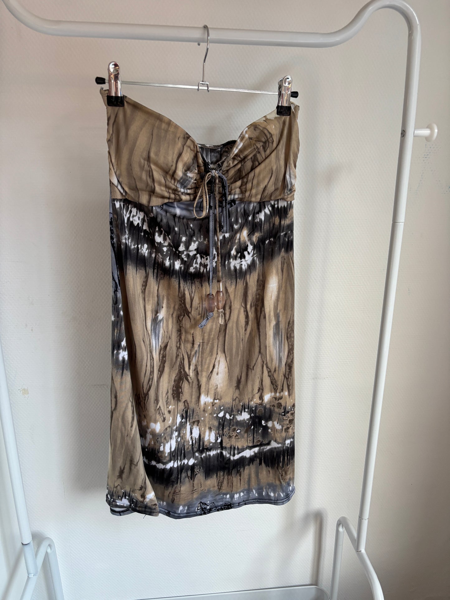 Beige jurk zonder mouwen