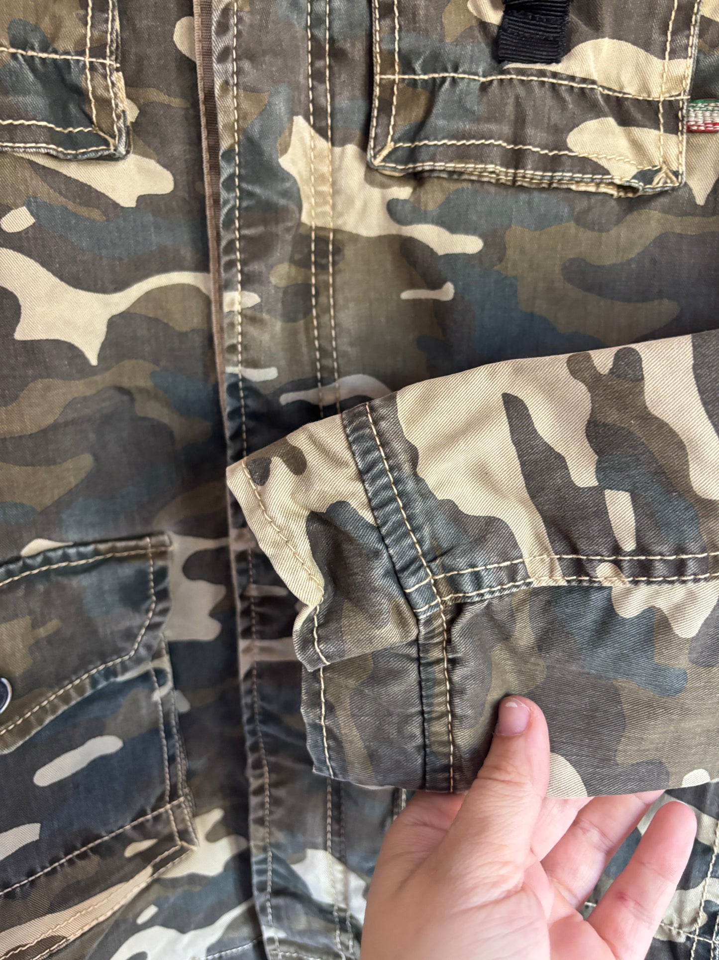 Jas met camouflageprint