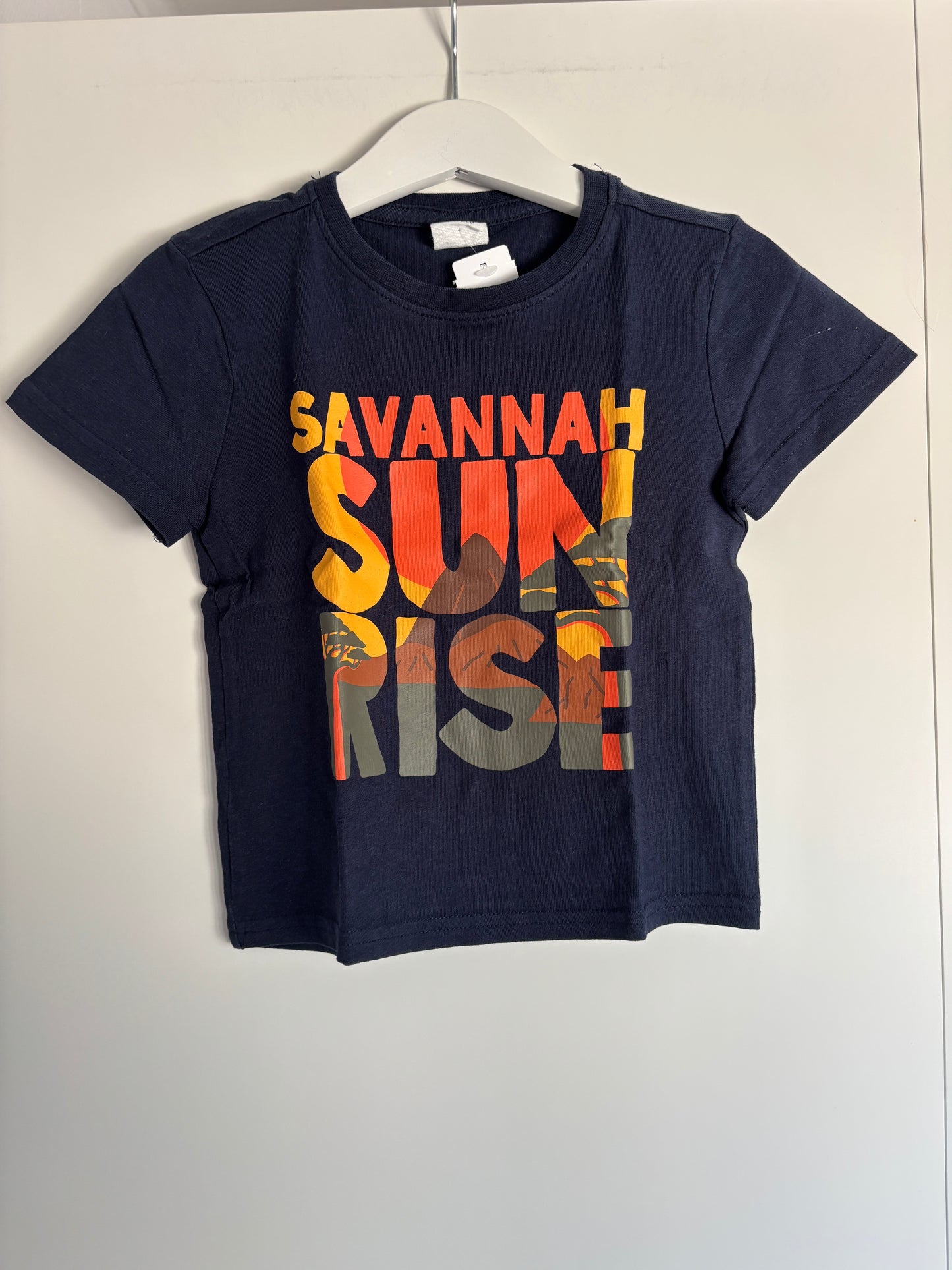 Marineblauwe T-shirt "Savannah Sunrise"