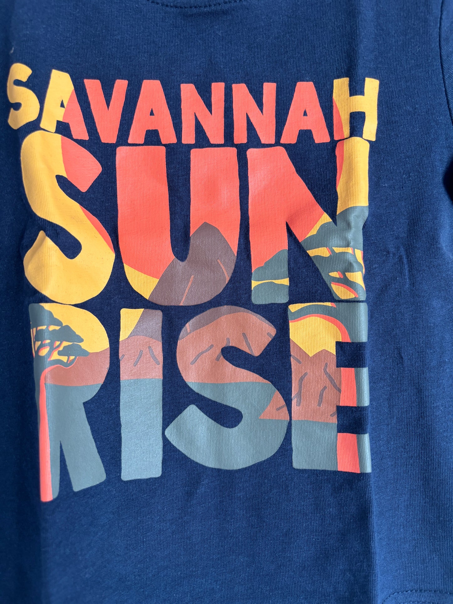 Marineblauwe T-shirt "Savannah Sunrise"