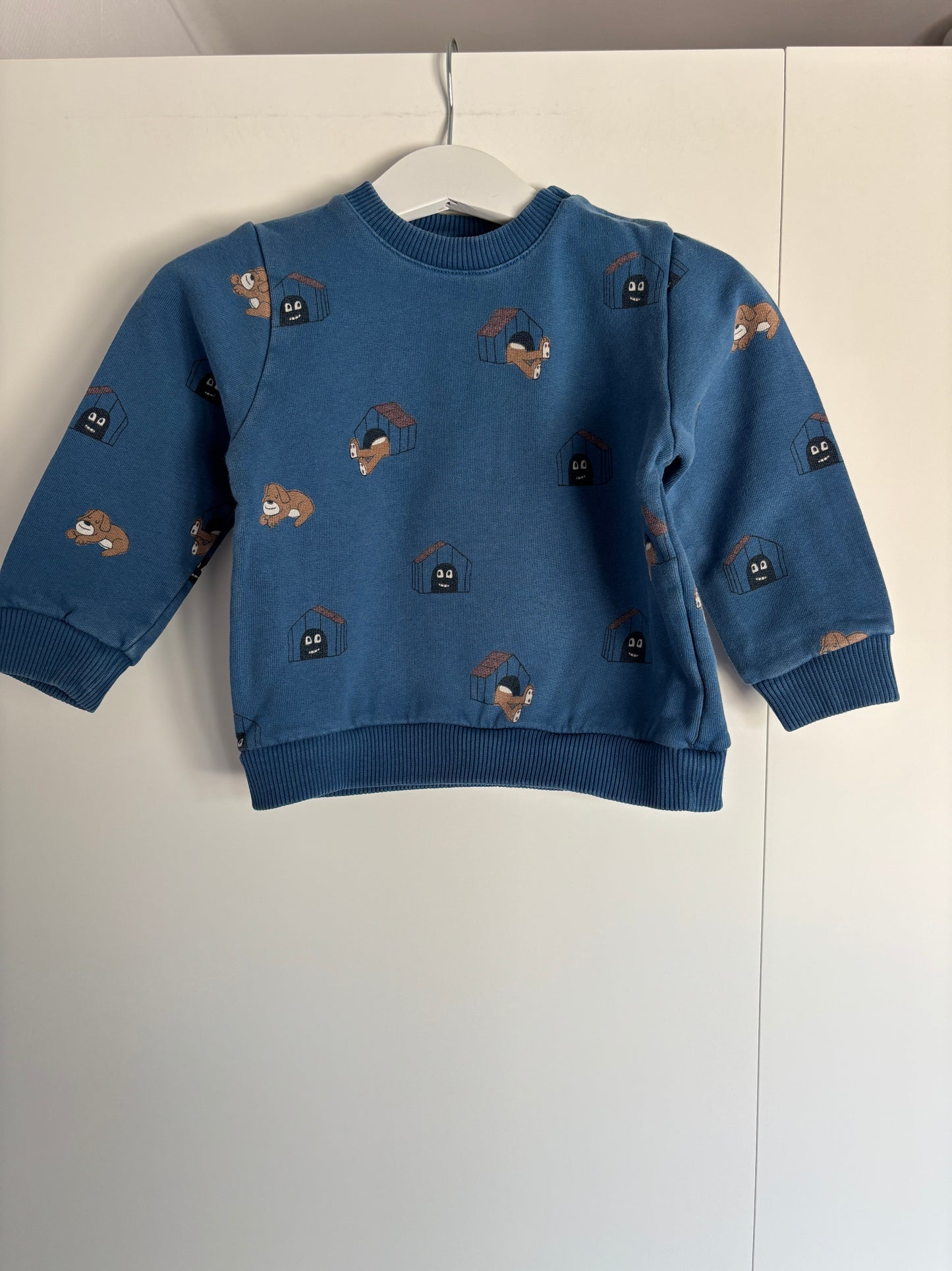 Blauwe sweater met hondjes