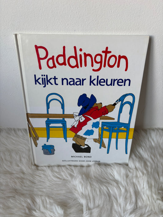 Paddington kijkt naar kleuren