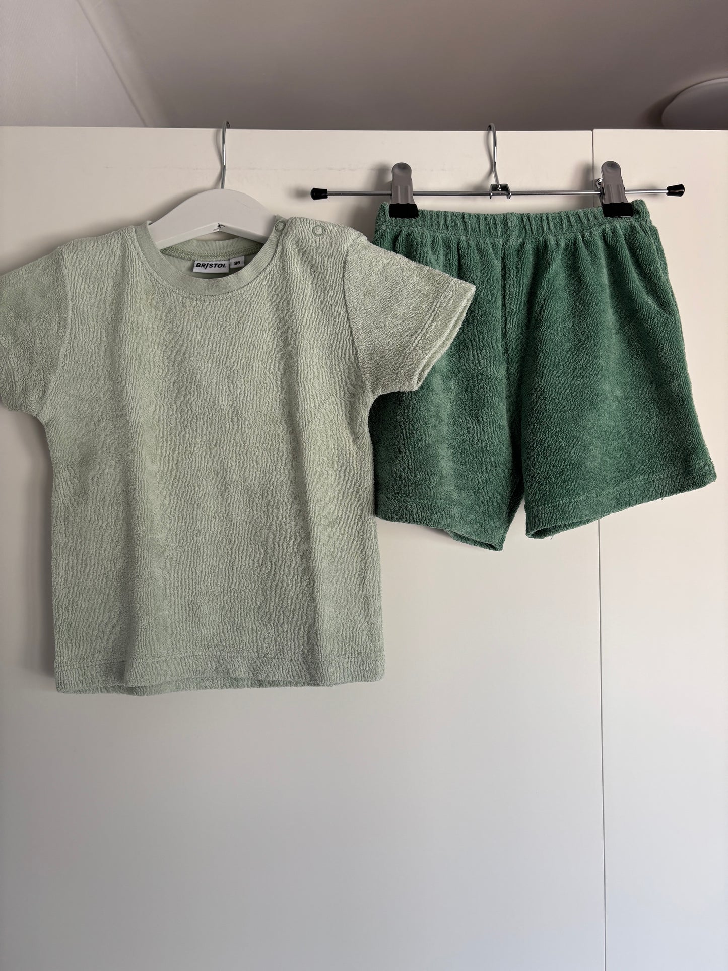 Setje in badstof: T-shirt en shortje