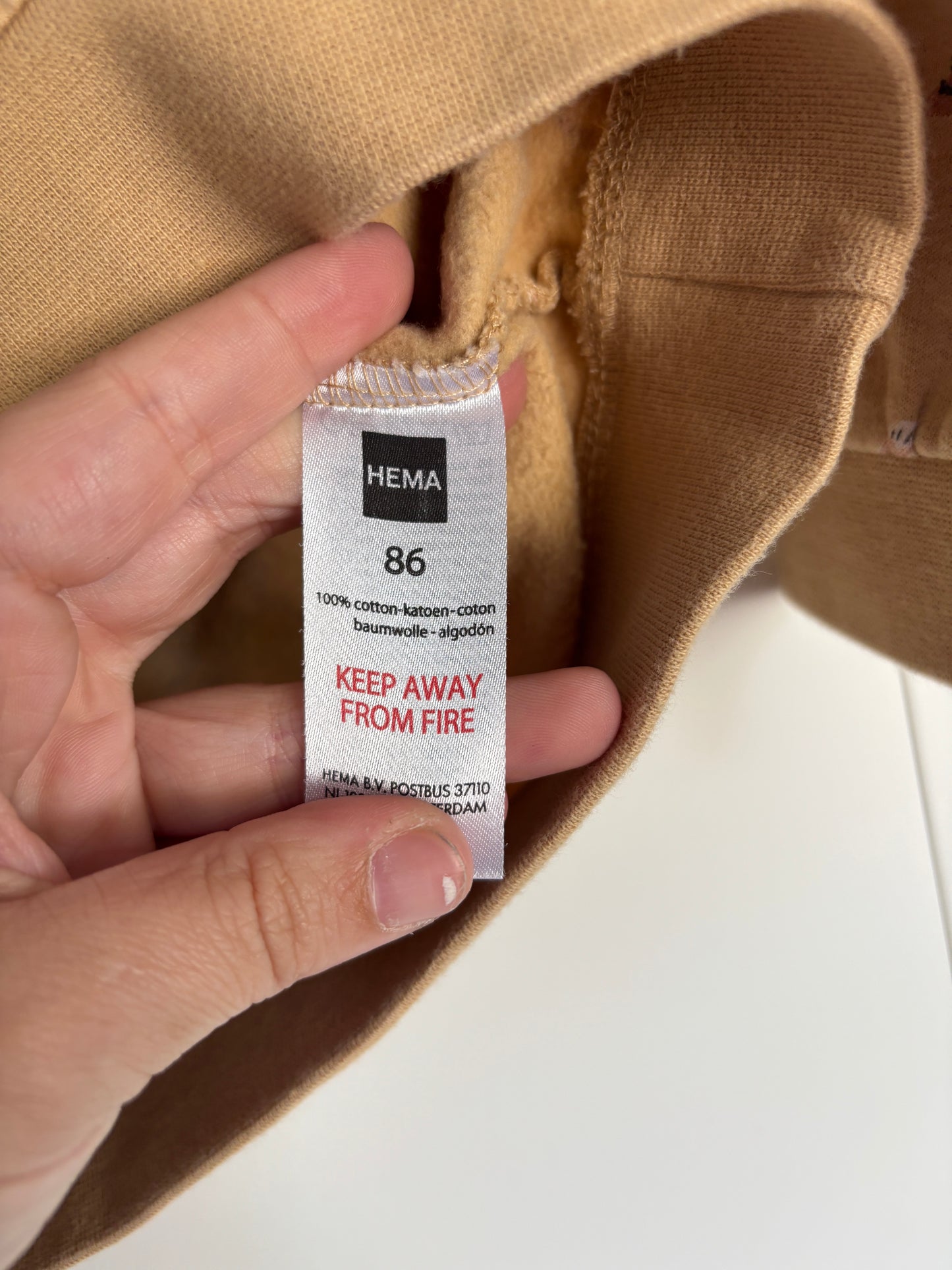 Bruinbeige sweater met katten