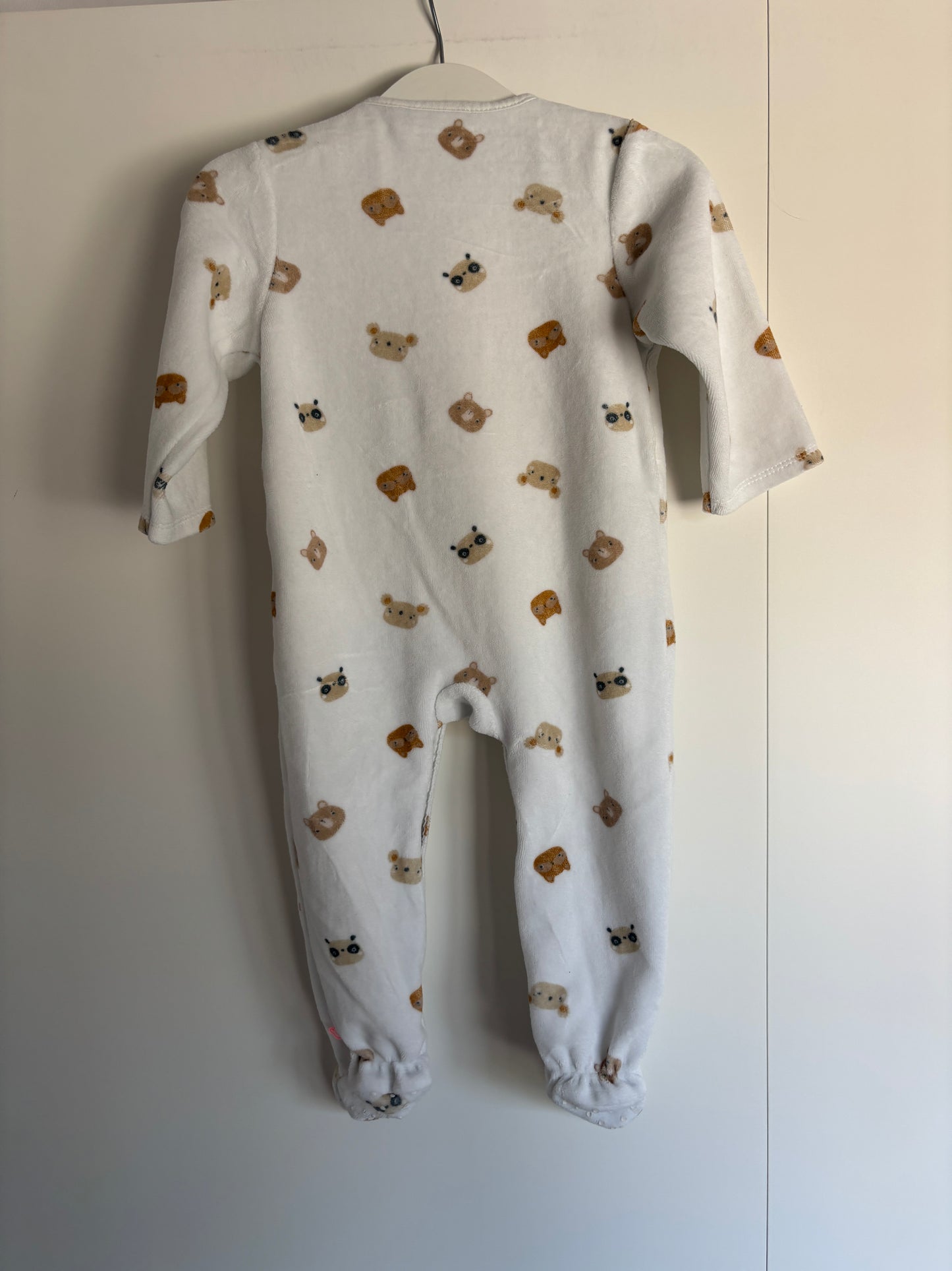 Witte eendelige winterpyjama met beertjes