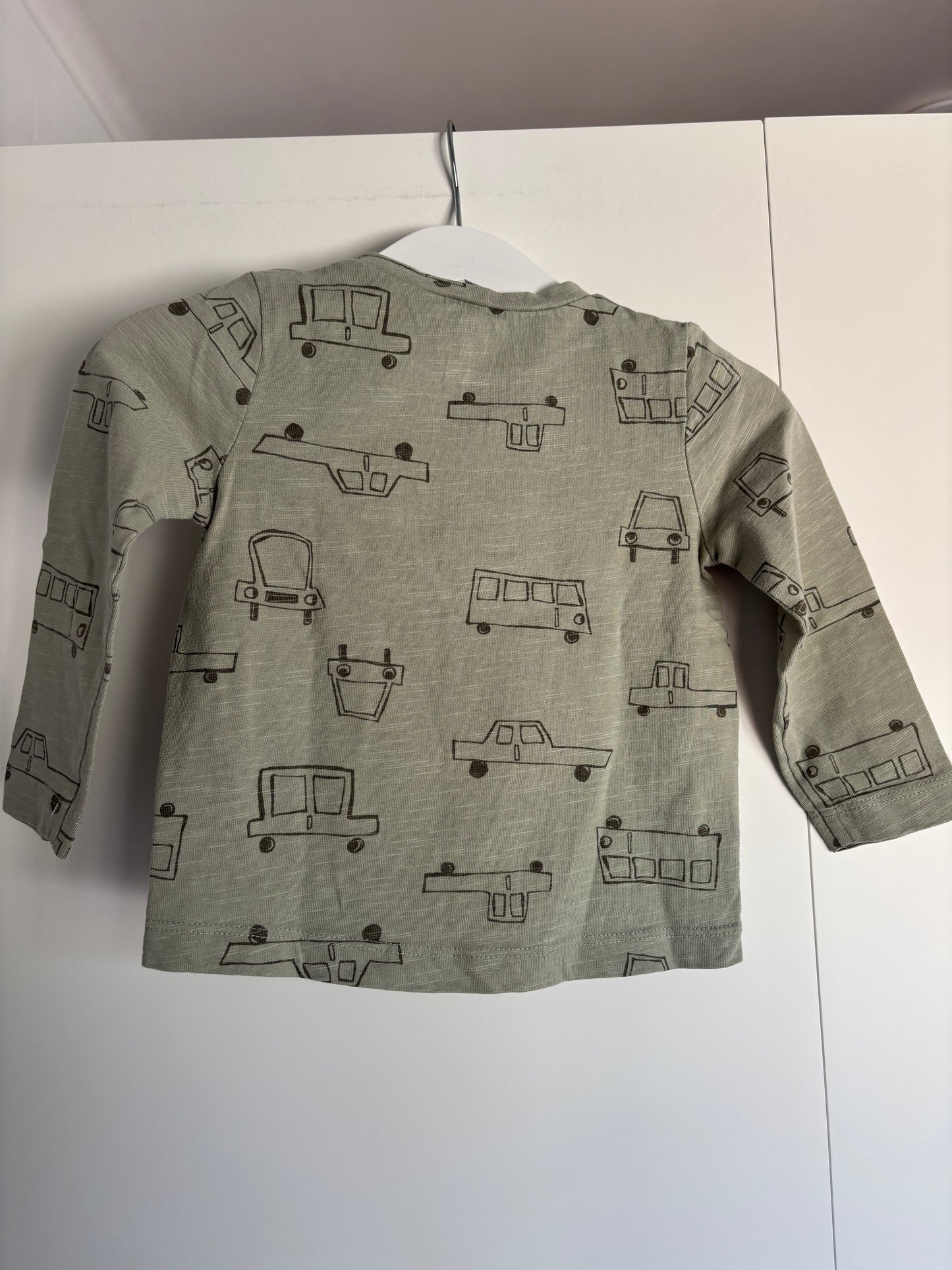 Groene longsleeve met auto's