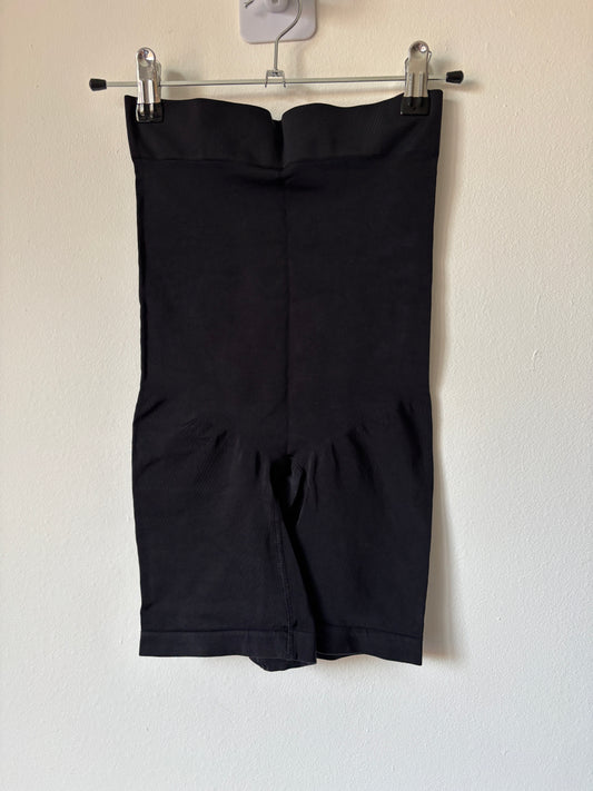 Zwart shortje | Primark | XS