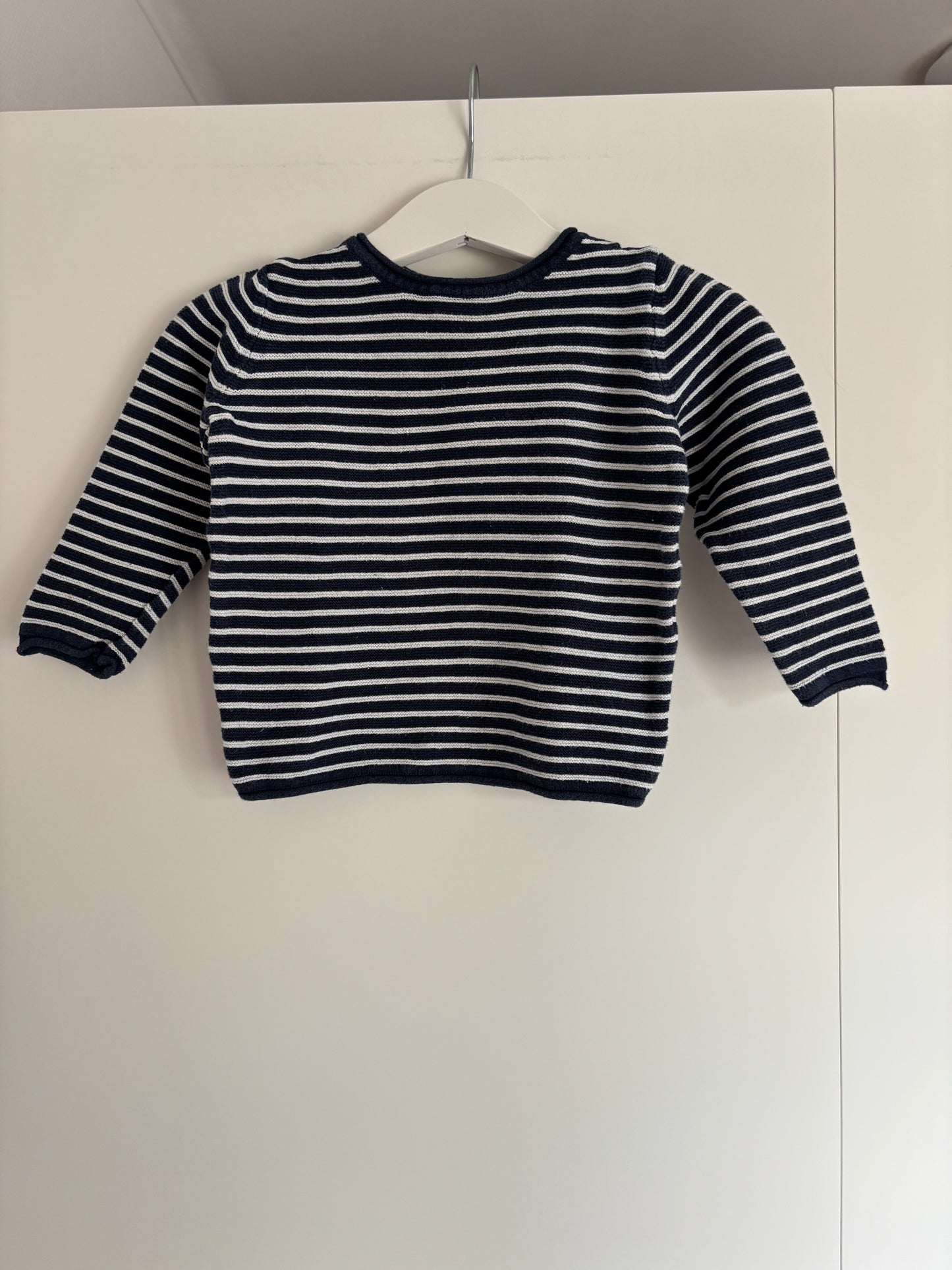 Marineblauwe gestreepte trui