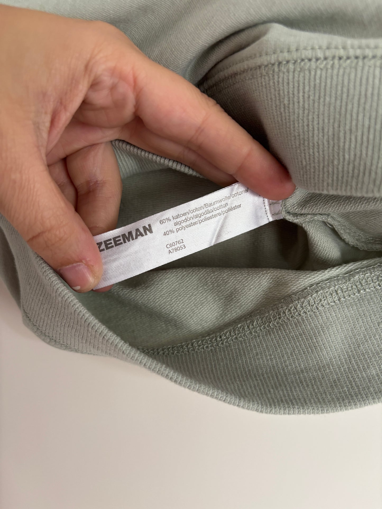 Muntgroene sweater "Hasta Luego"