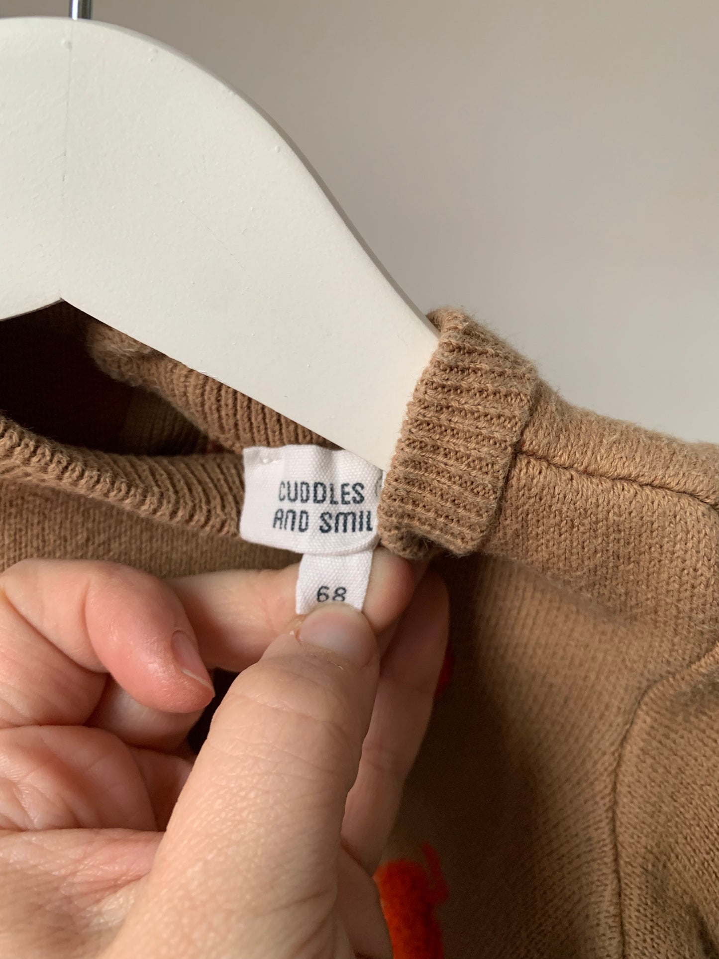 Beige trui met rode appeltjes 💸
