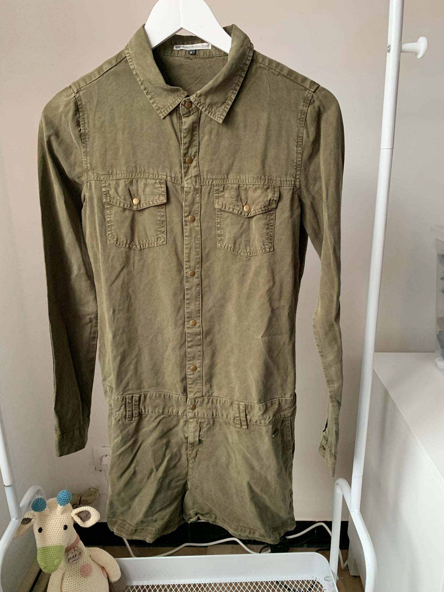Khaki playsuit met lange mouwen 💸