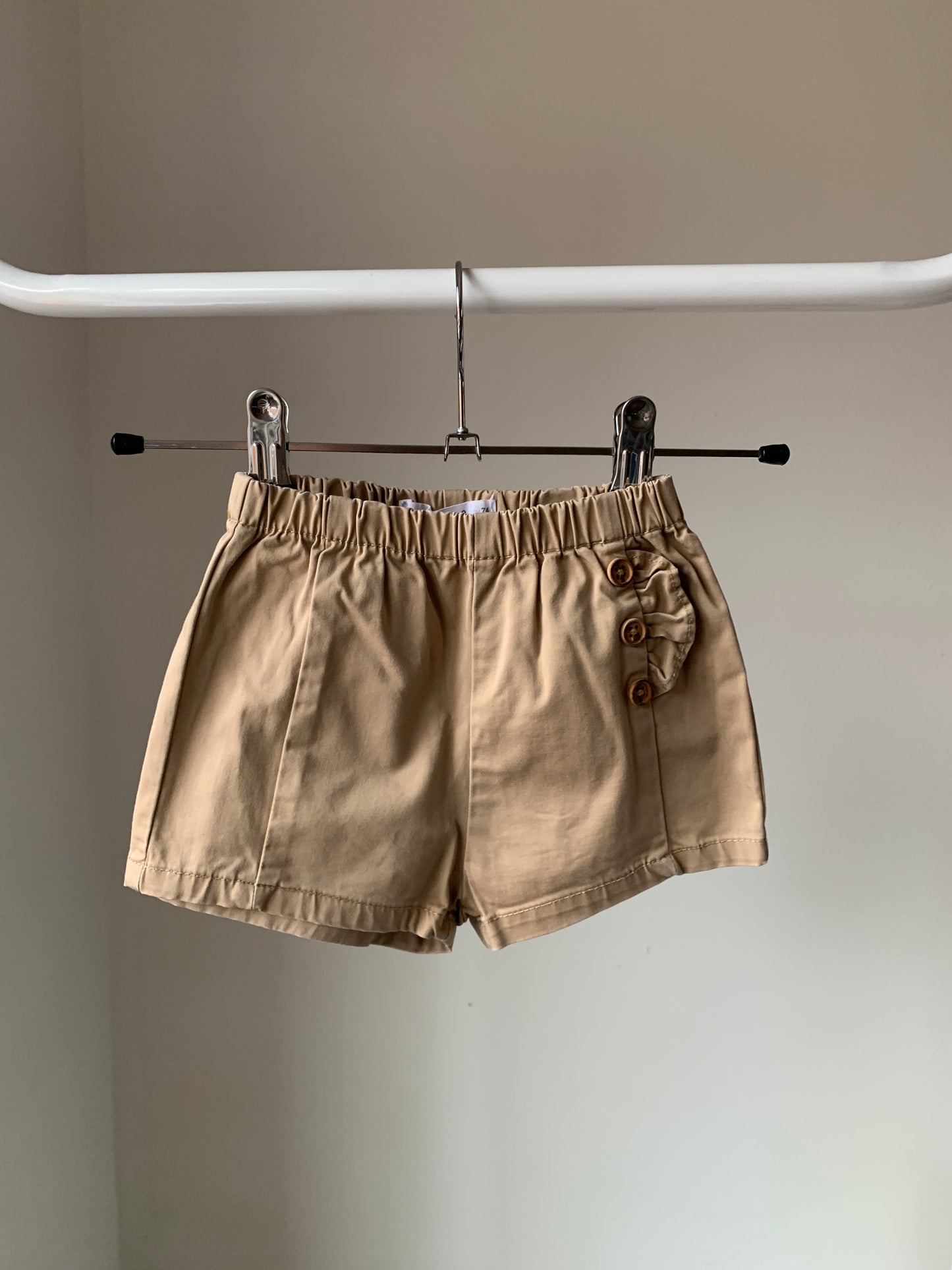 Beige shortje