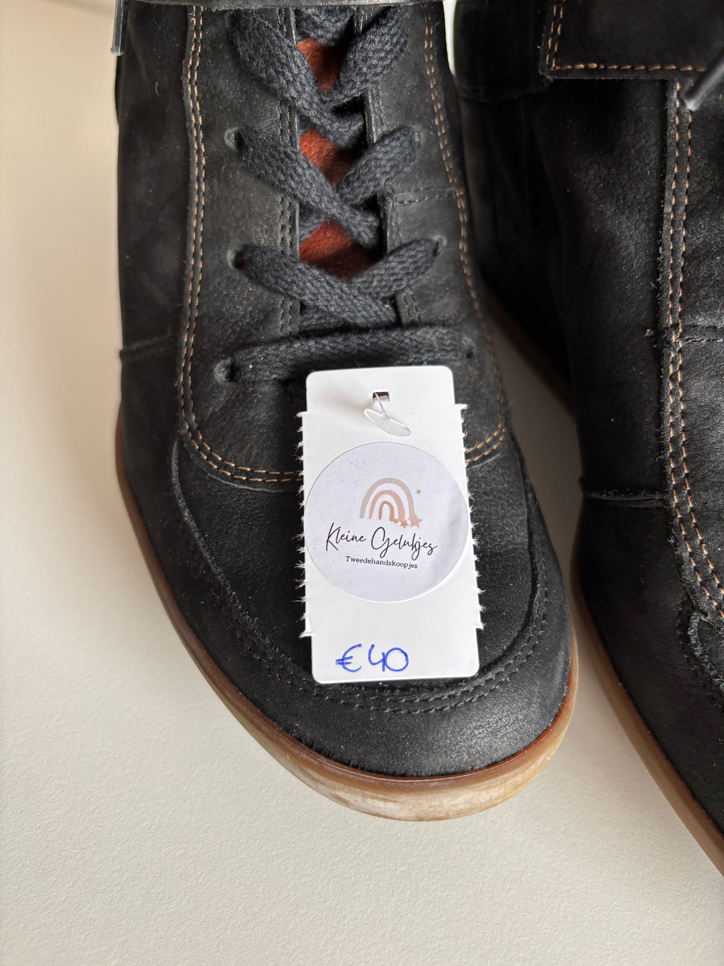 Zwarte enkellaarzen met sleehak