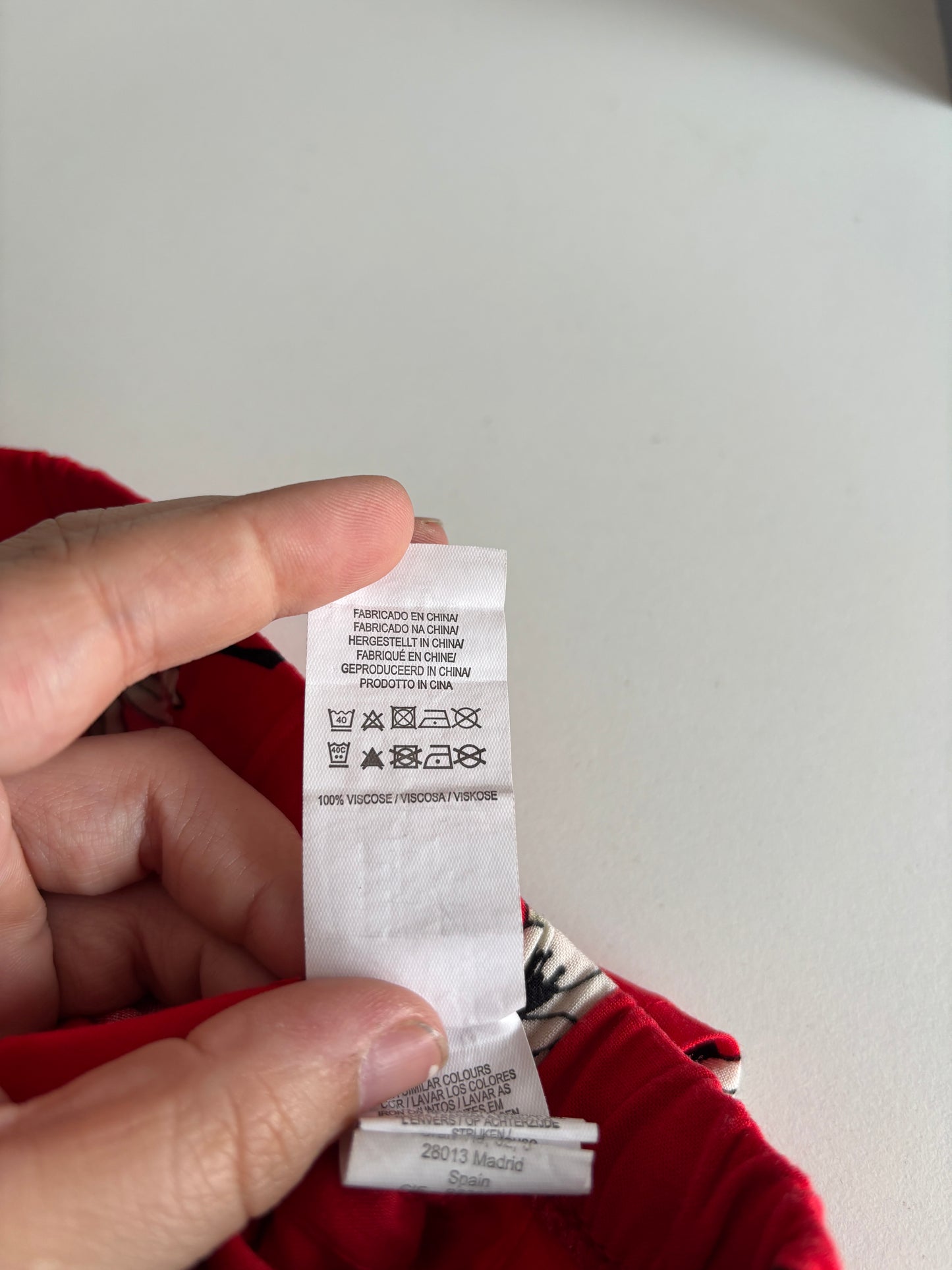 Rode short met bloemen