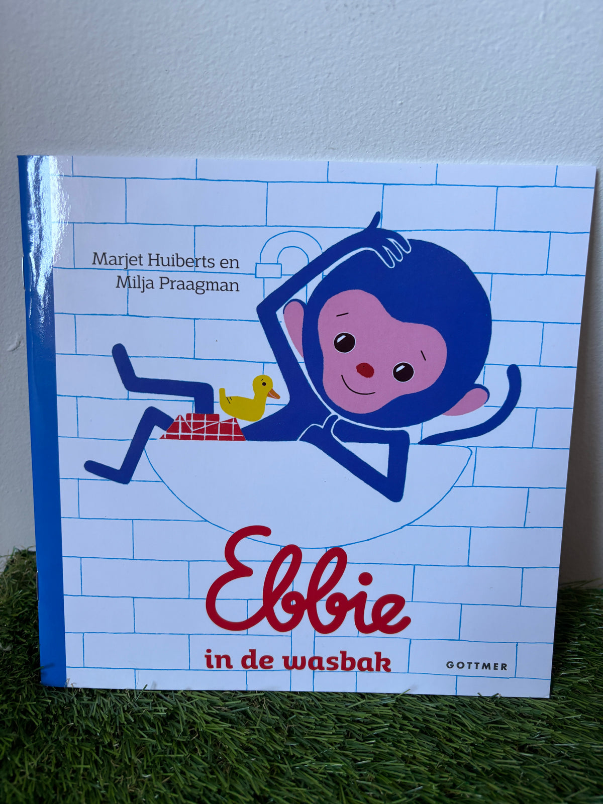 Eddie in de wasbak