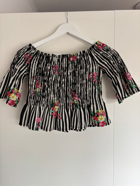 Gestreepte off-shoulder shirt