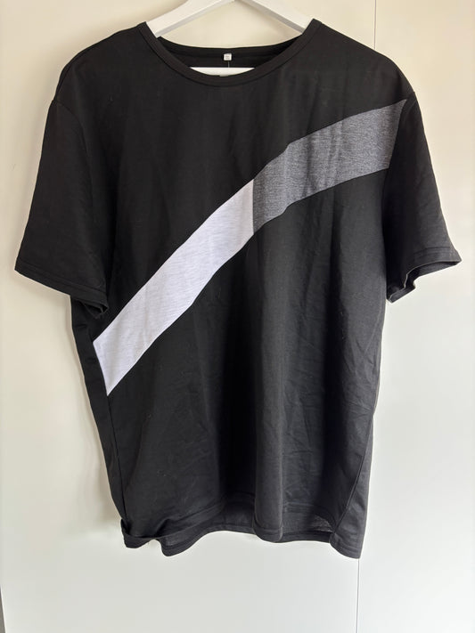 Zwarte T-shirt met streep