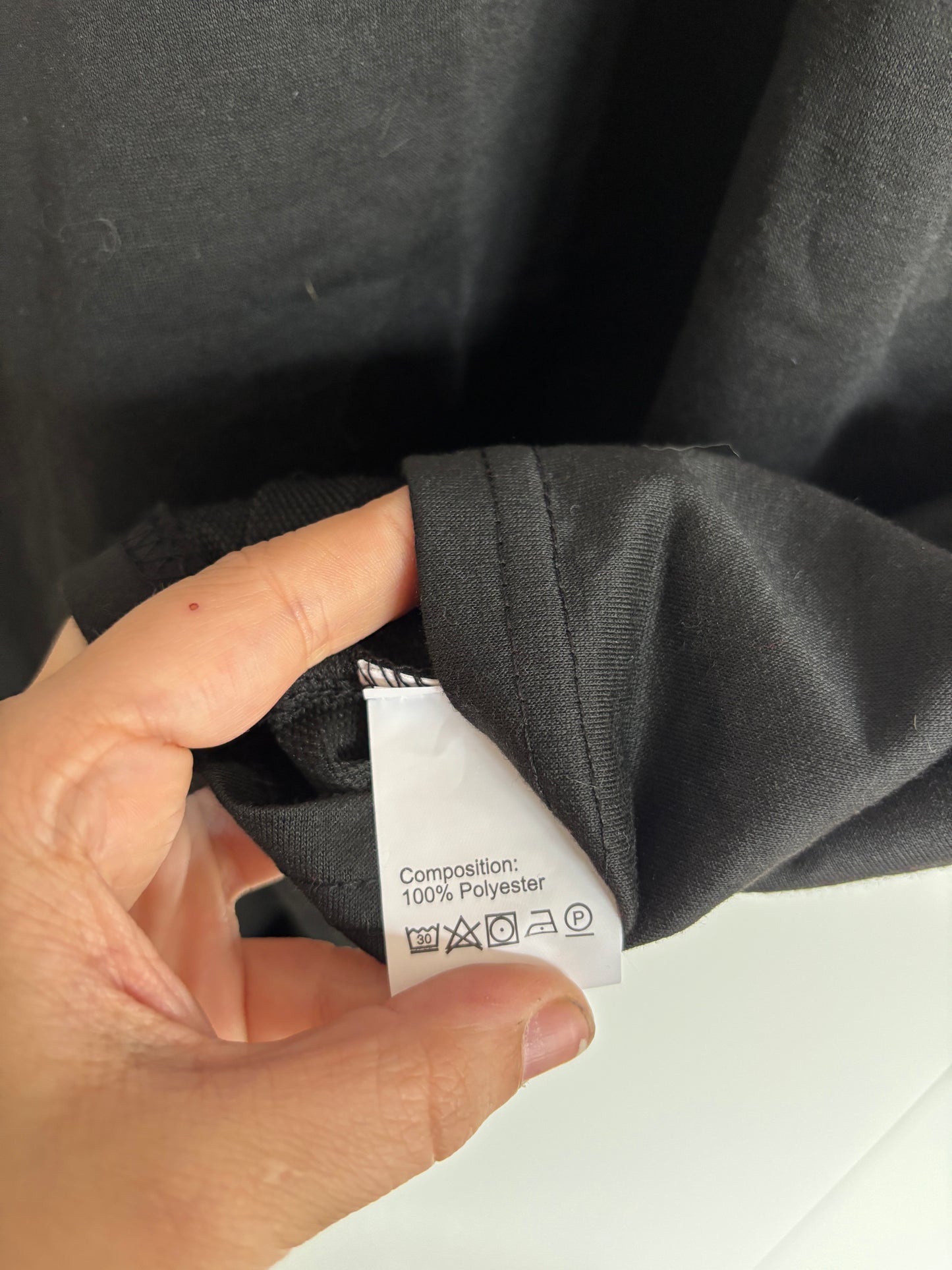 Zwarte T-shirt met streep