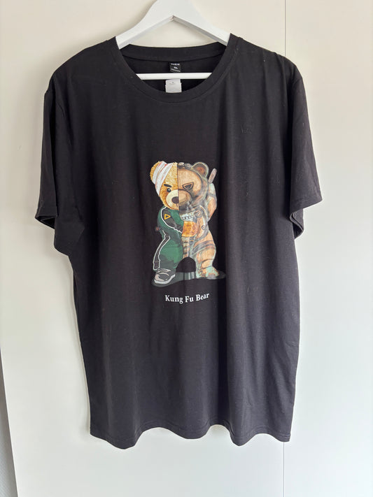 Zwarte T-shirt "Kung Fu Bear"