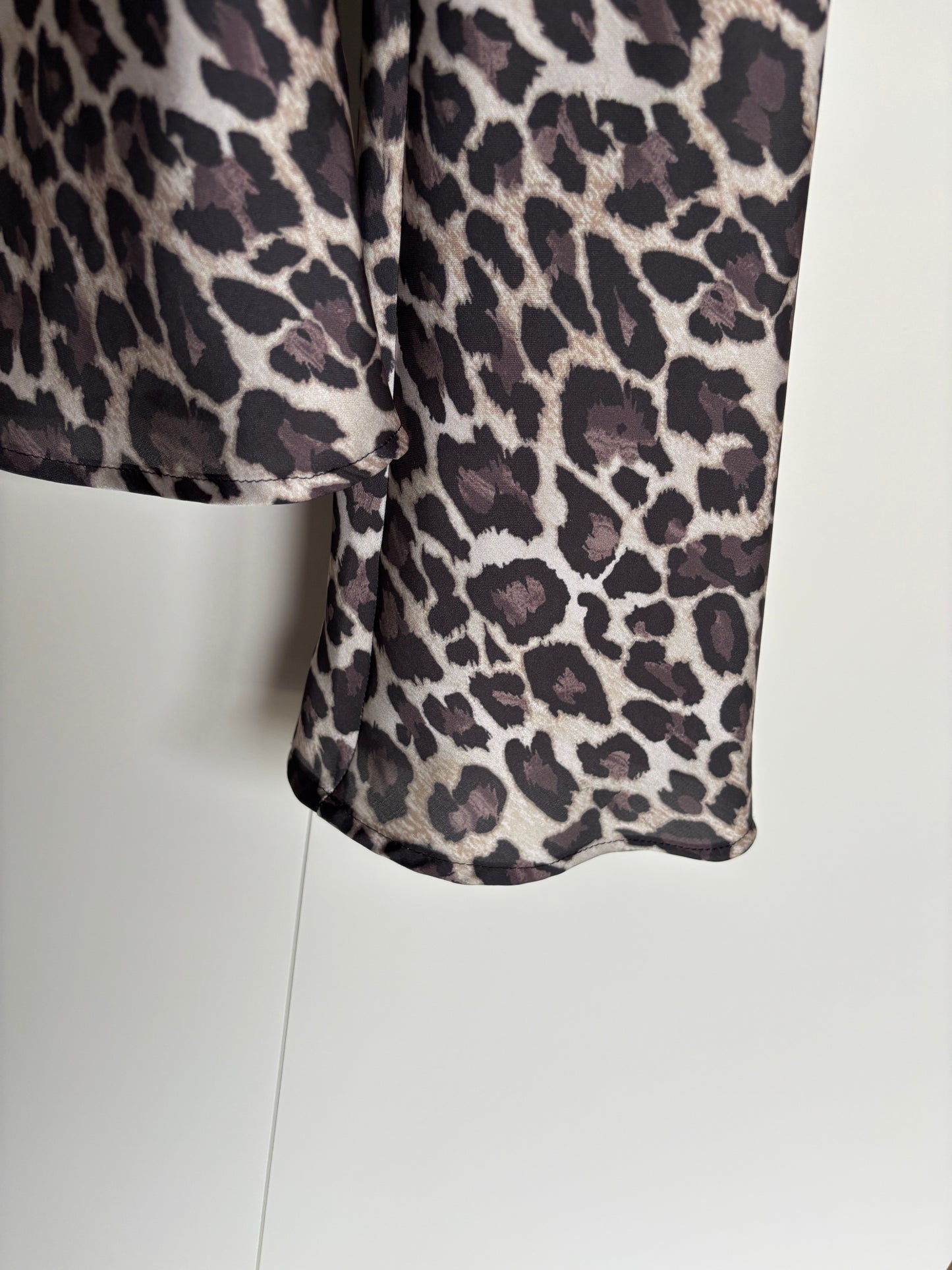Panterblouse met flared mouwen
