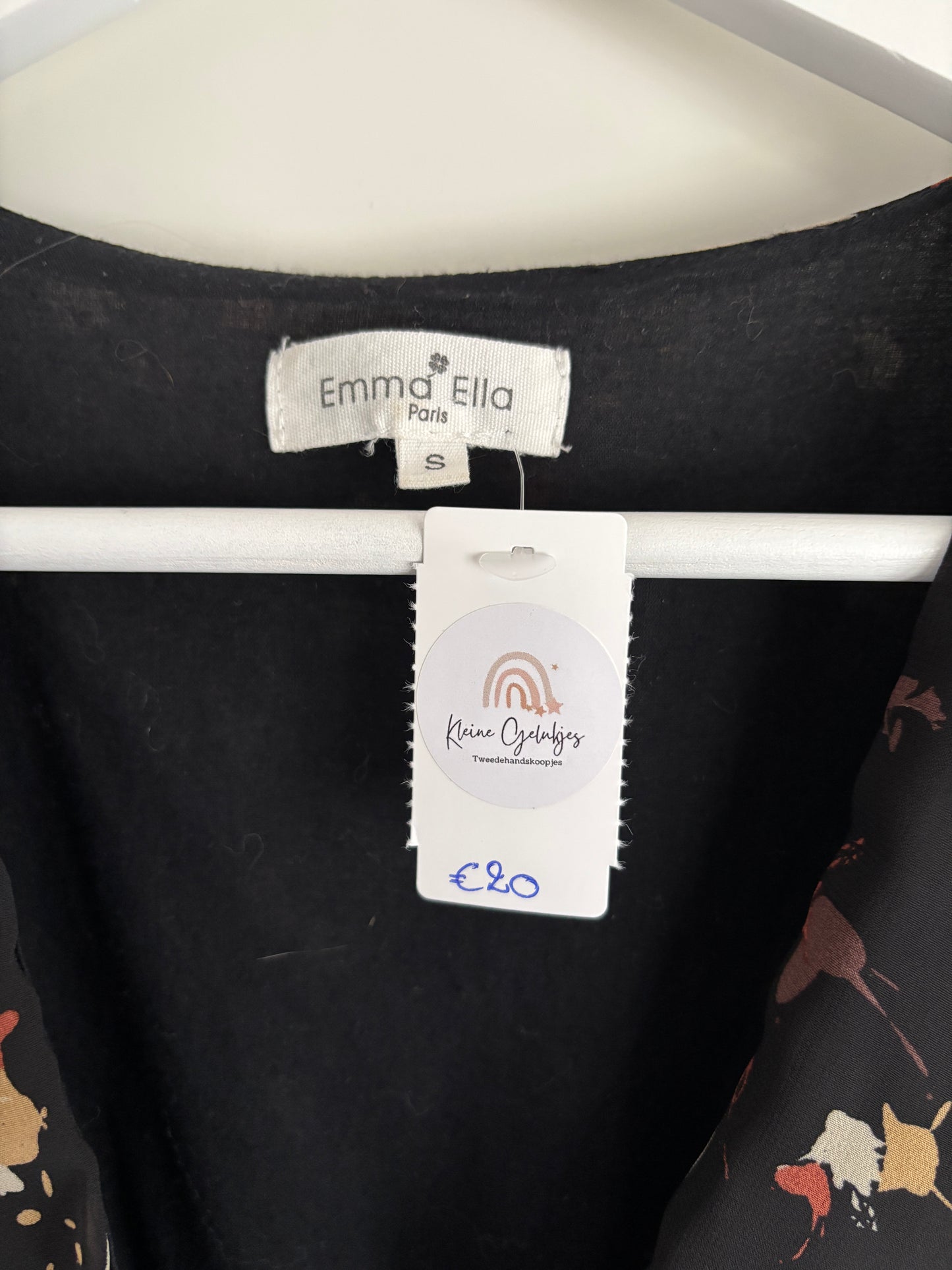 Zwart jurkje met herfstbladeren