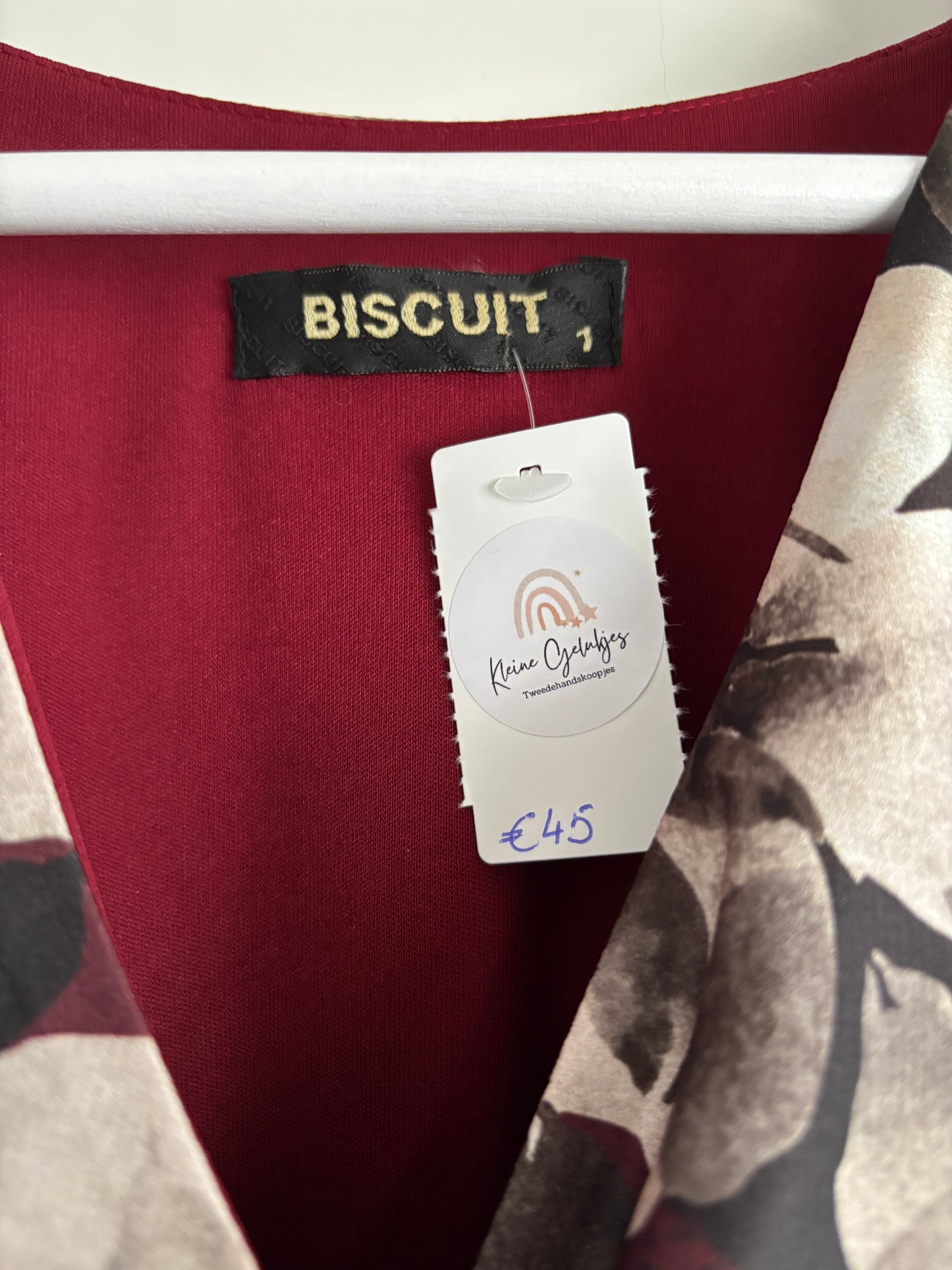 Wijnrode jurk met bladeren