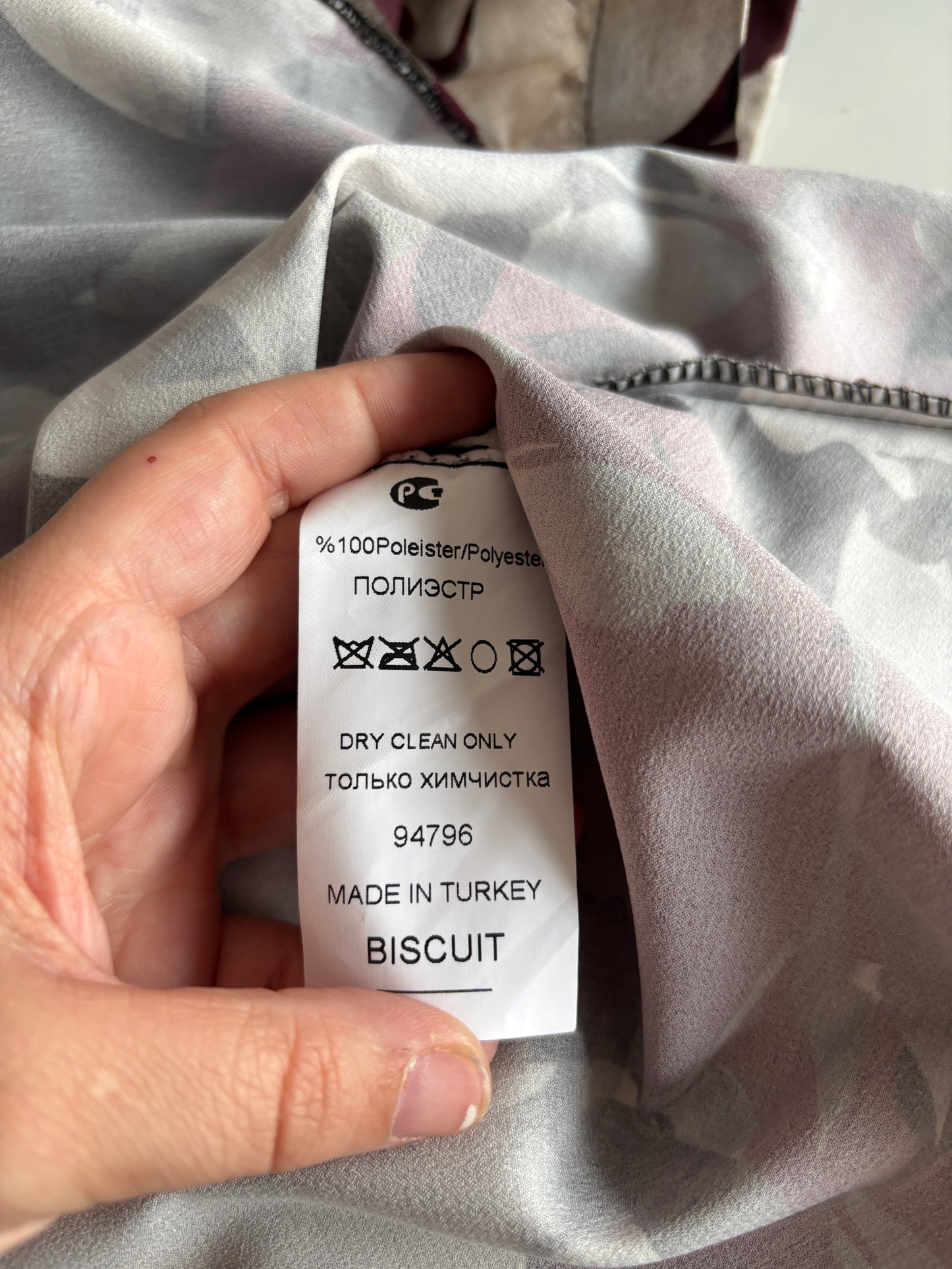 Wijnrode jurk met bladeren