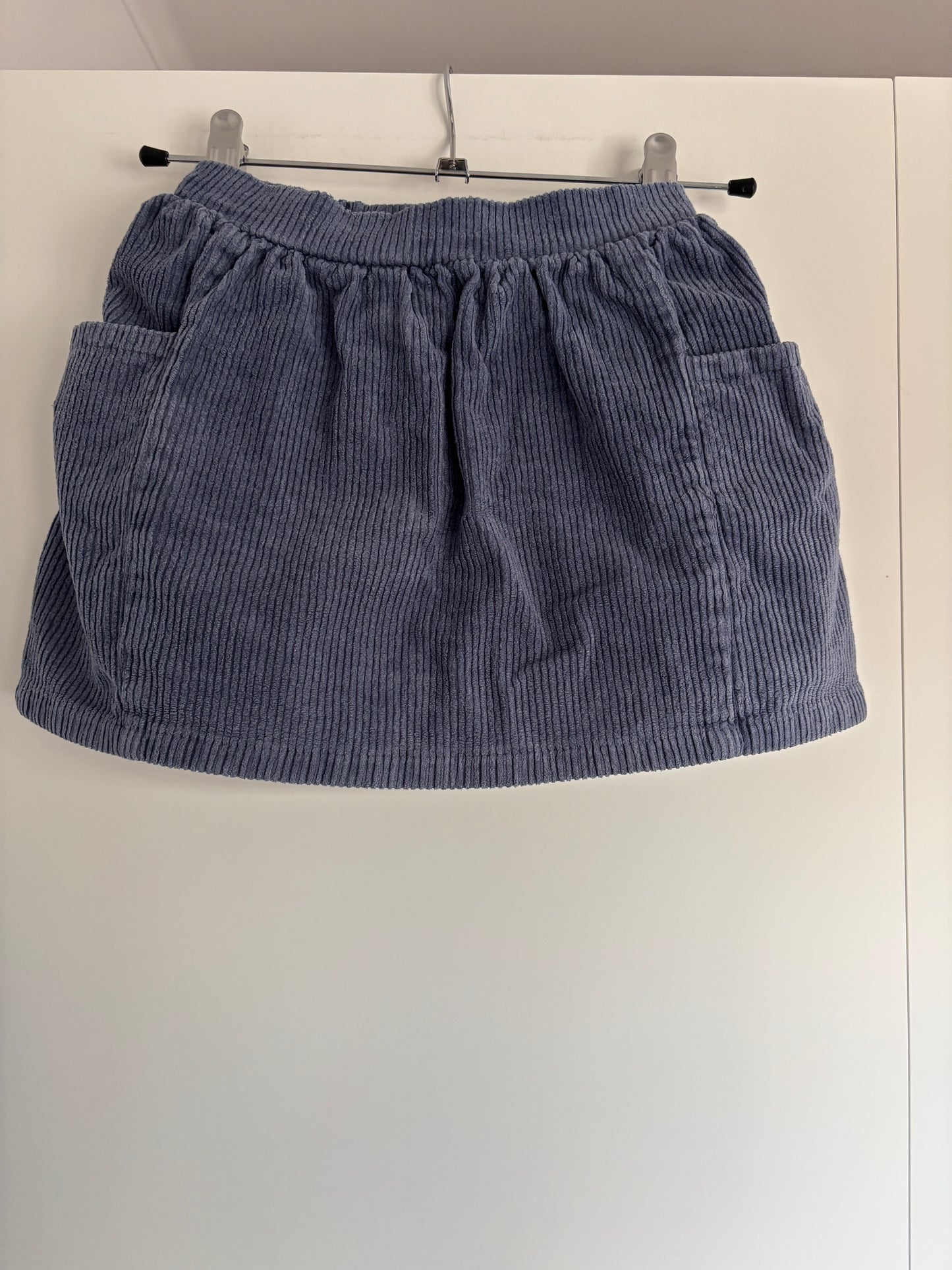 Blauwgrijze ribfluwelen rok