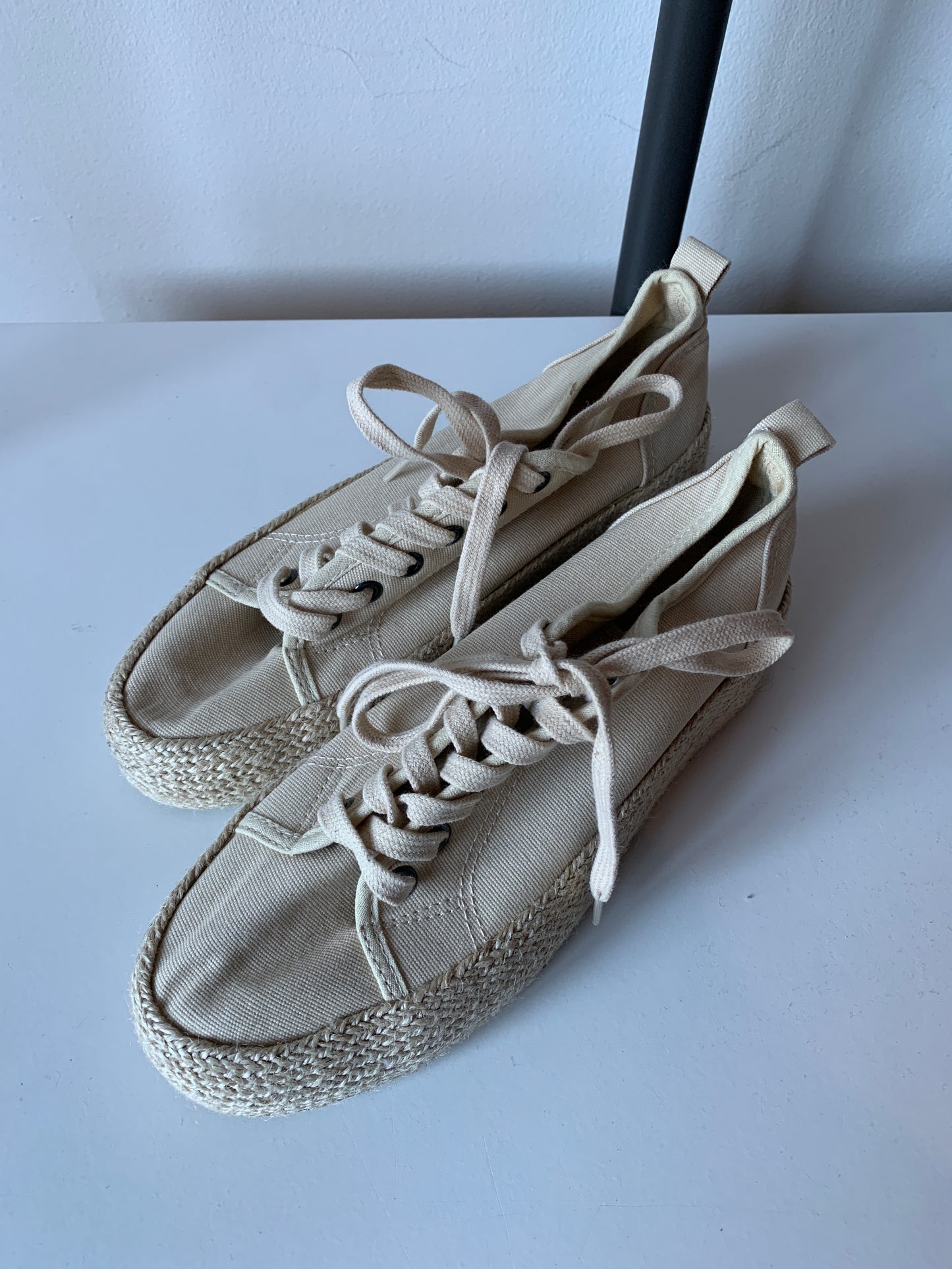 Beige sneakers ⚡