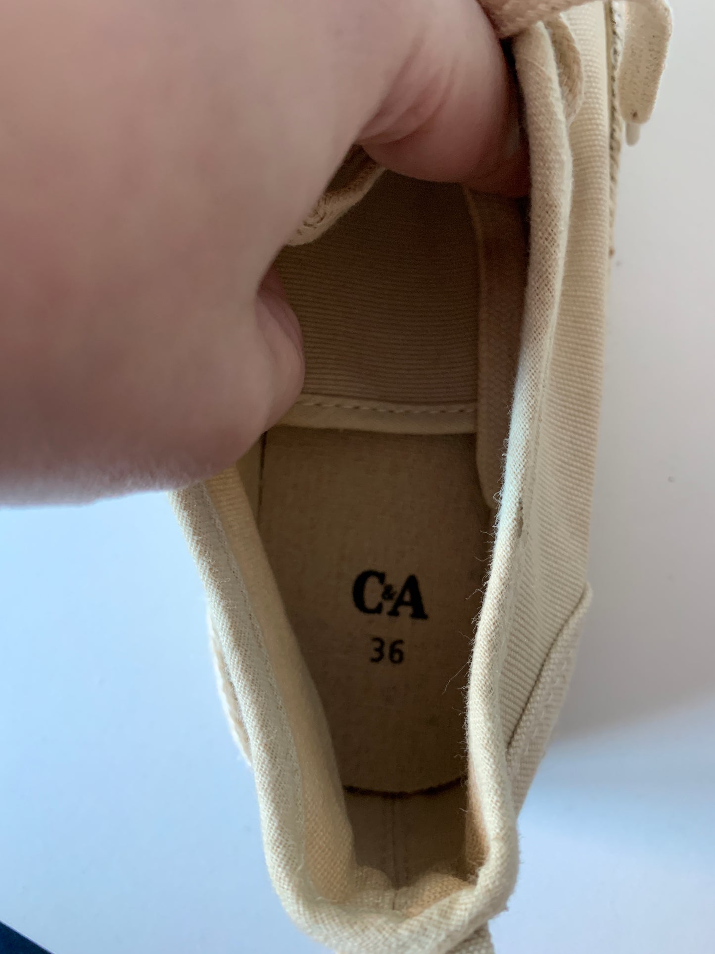 Beige sneakers ⚡