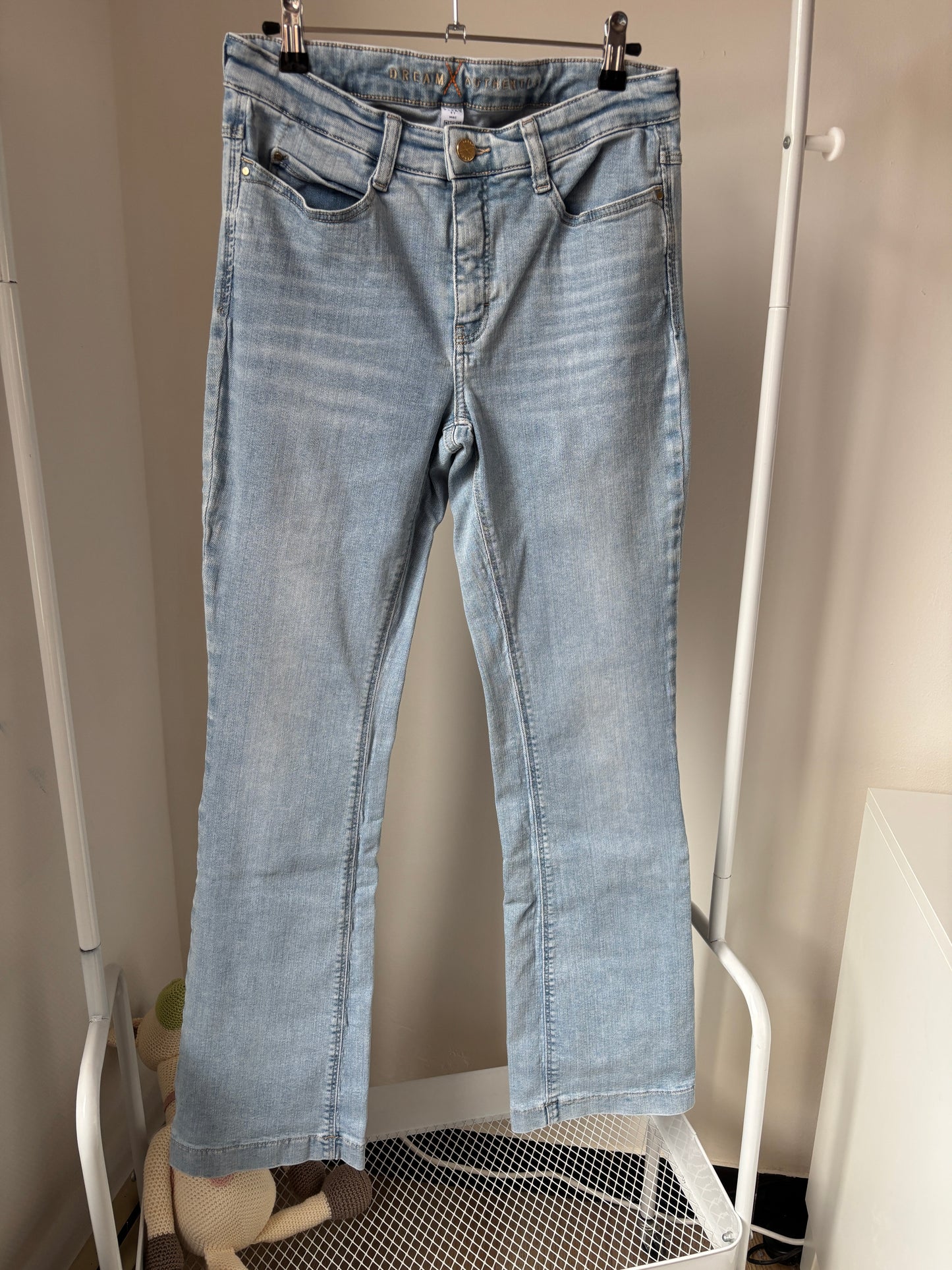 Lichtblauwe flared jeansbroek
