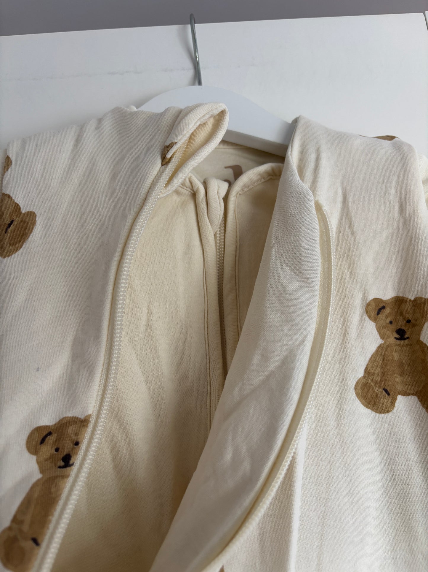 Crèmekleurige 4-seizoenen slaapzak met beertjes