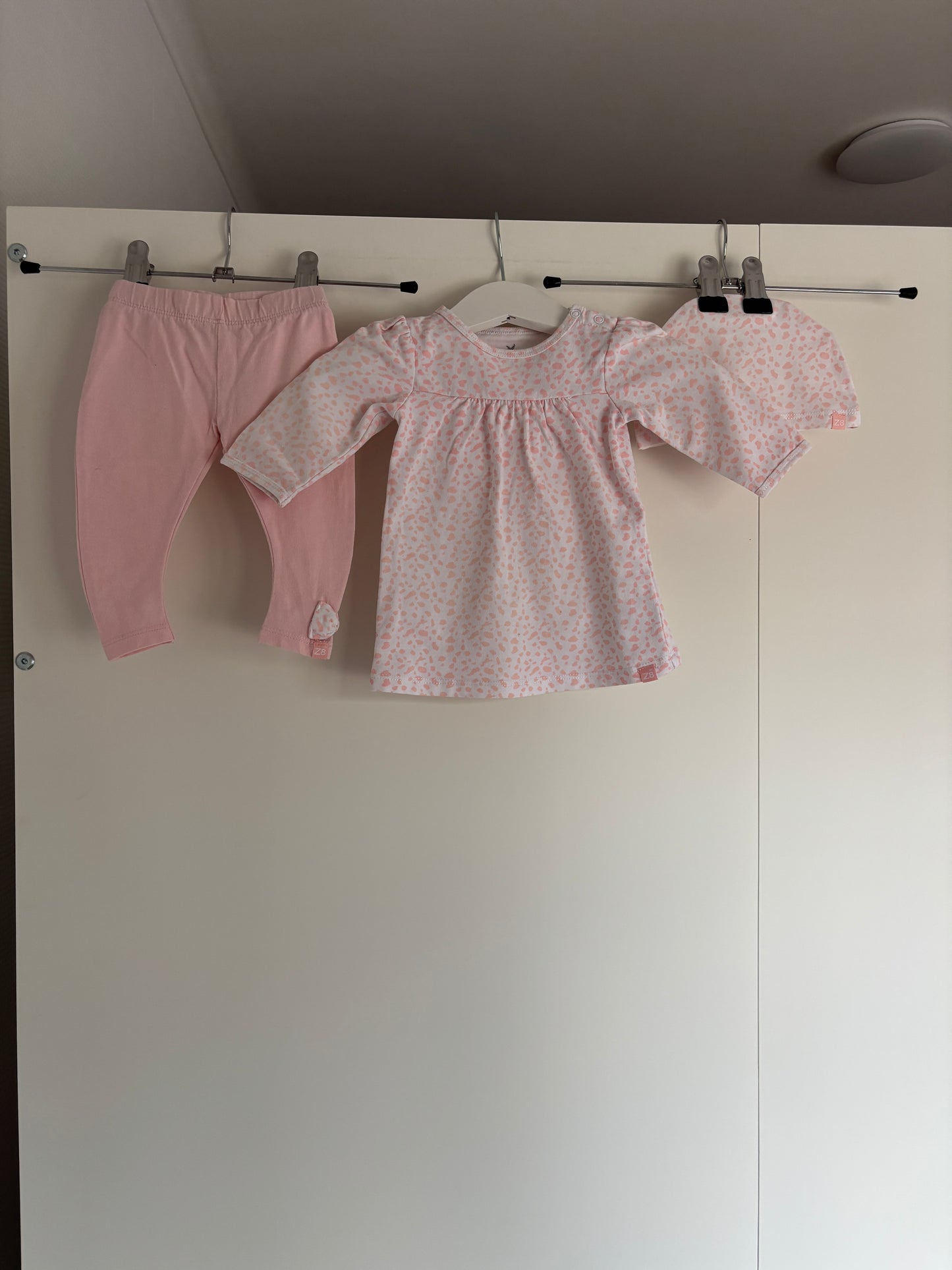 3-delige set: muts, jurkje en legging