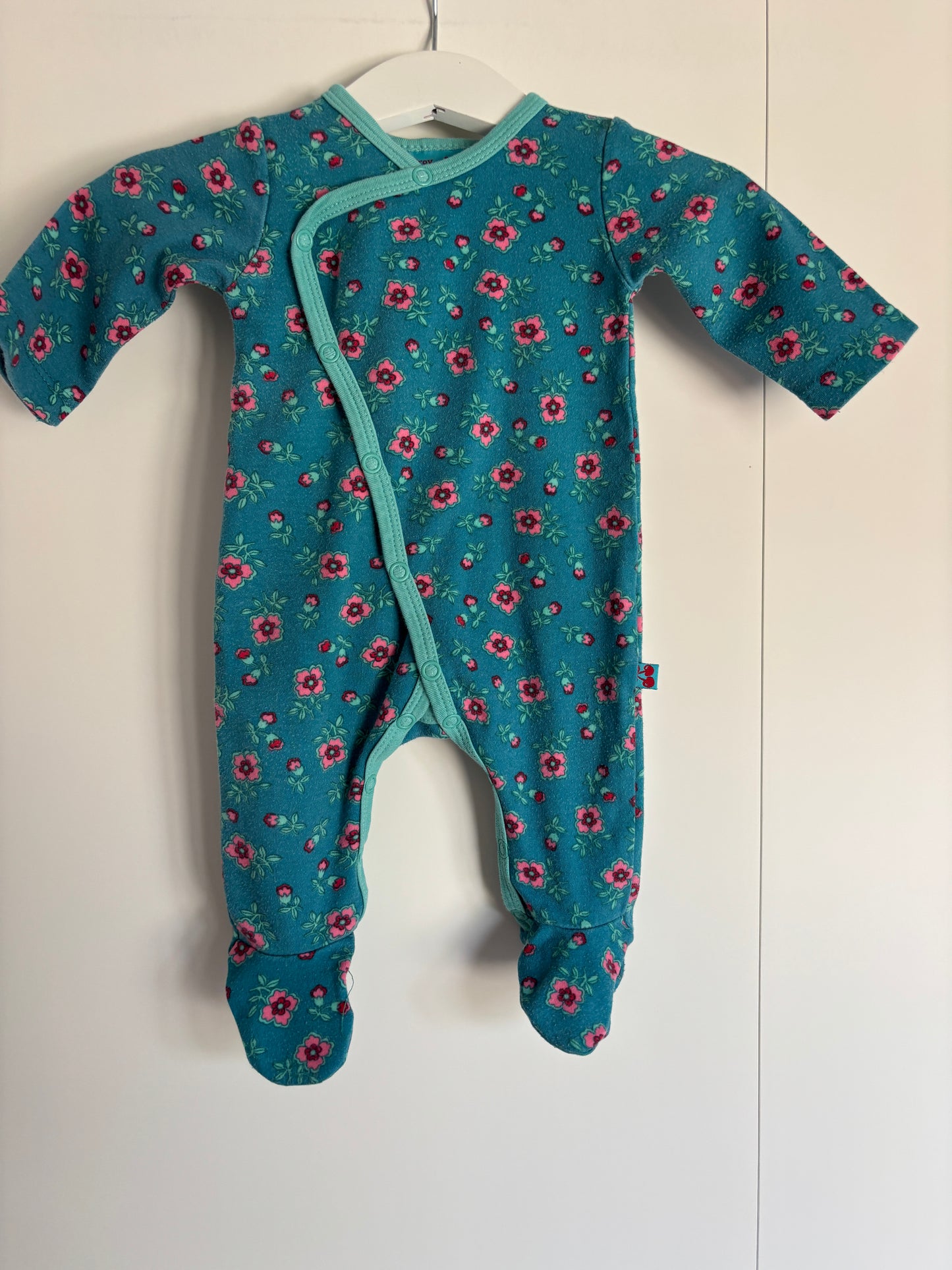 Turquoise eendelige pyjama met bloemetjes