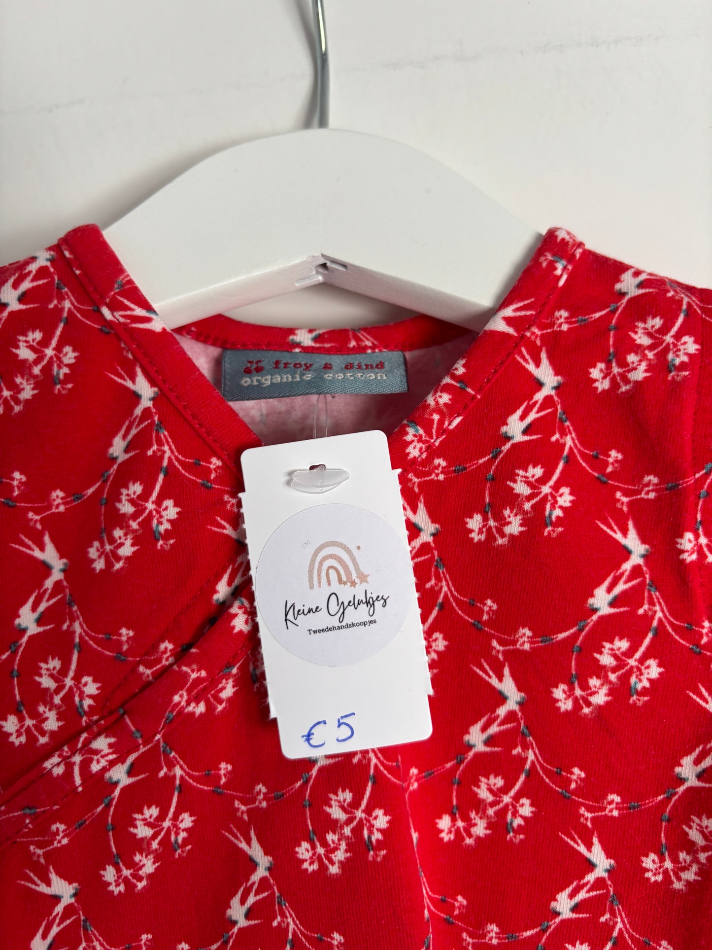 Rood jurkje met bloemetjes