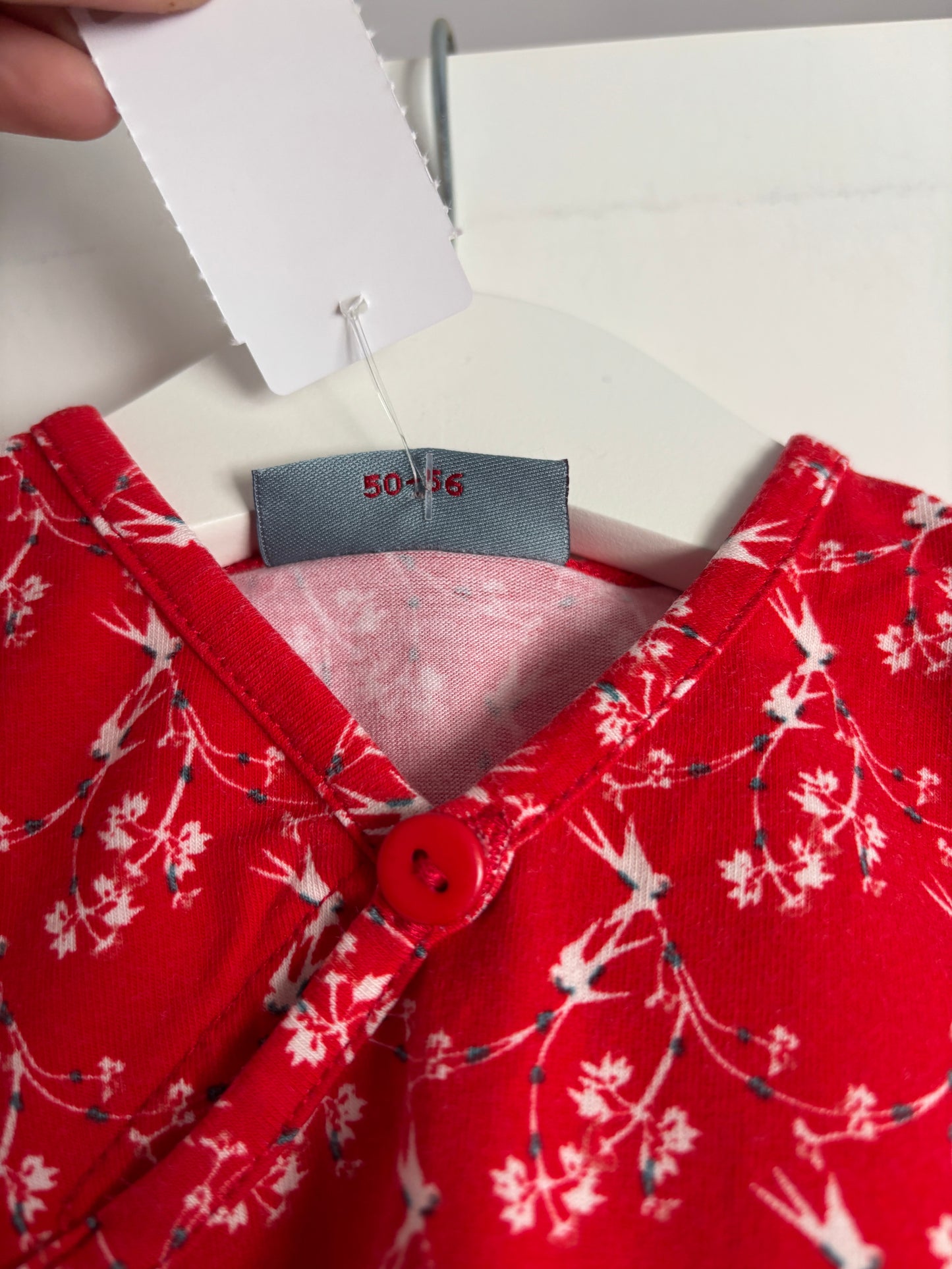 Rood jurkje met bloemetjes