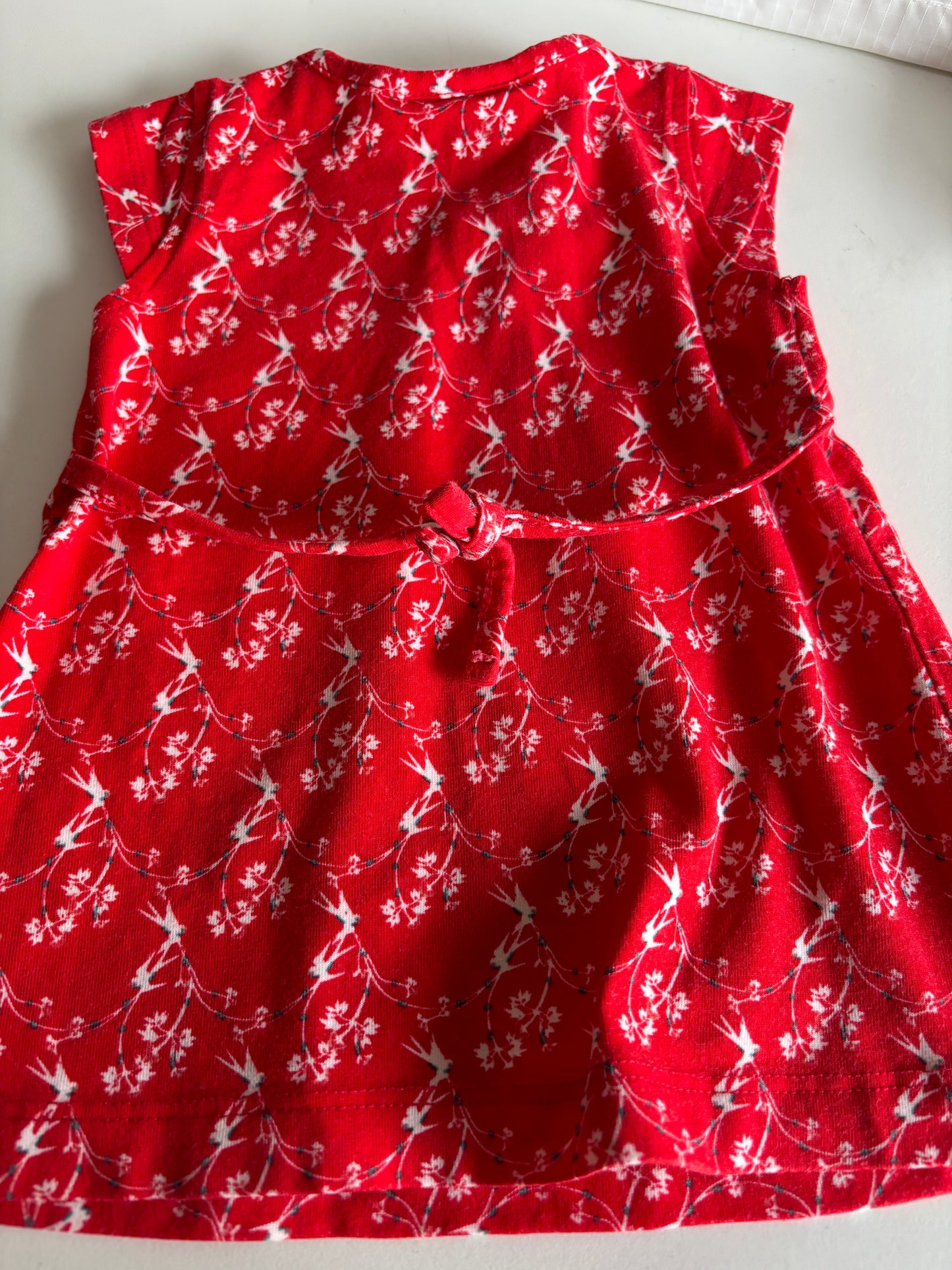 Rood jurkje met bloemetjes