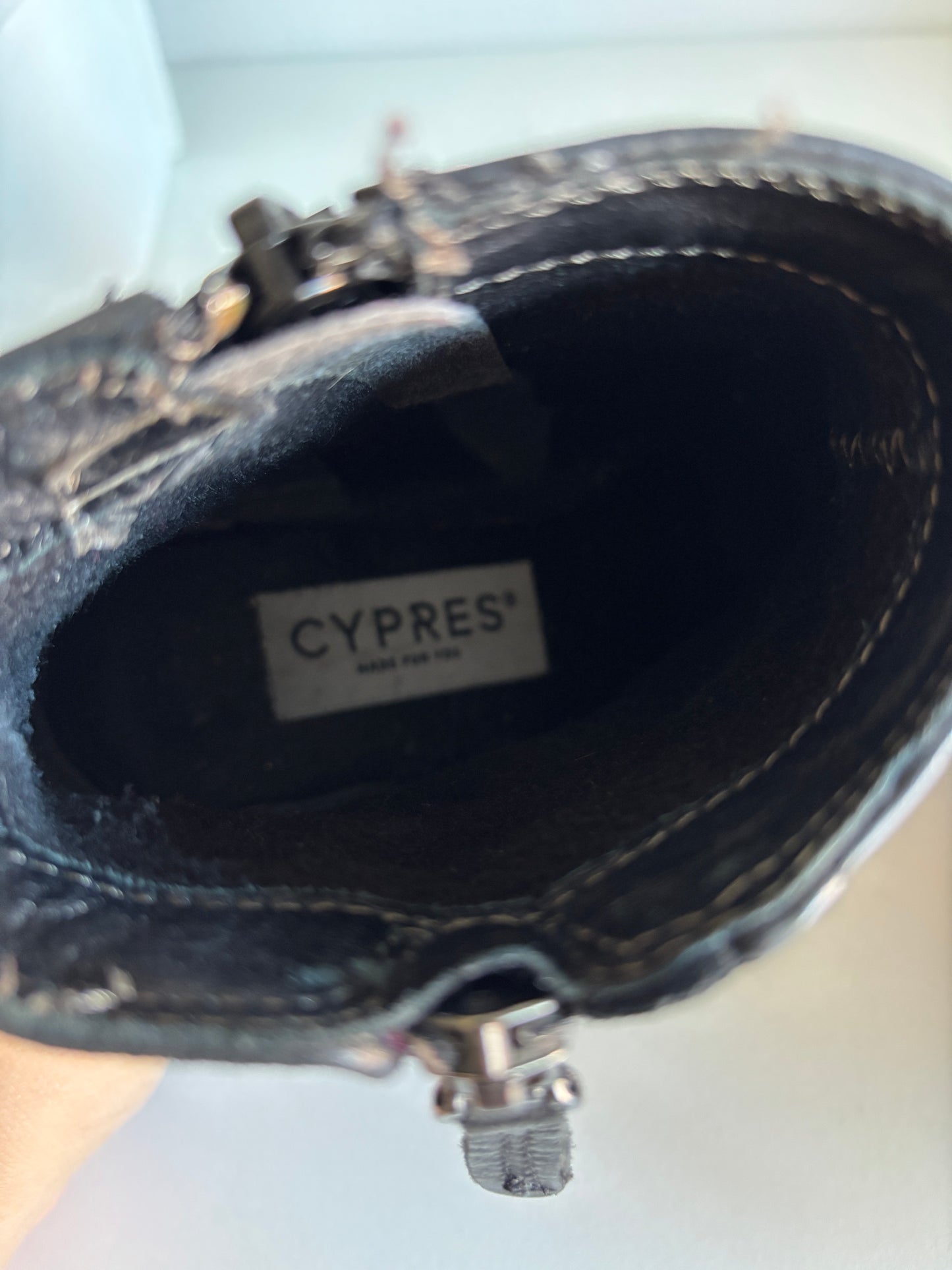 Zwarte enkellaarsjes met hak