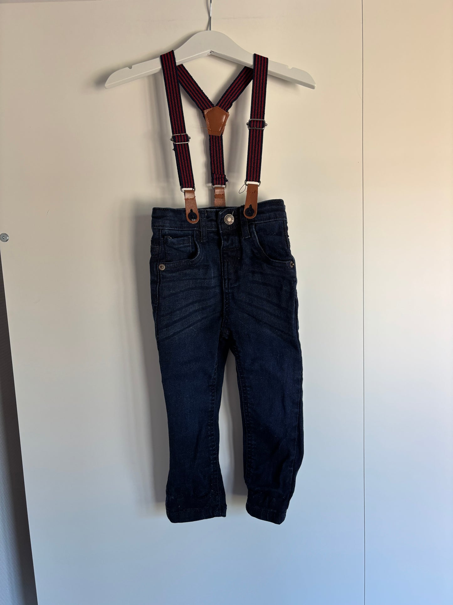 Jeansbroek met bretellen