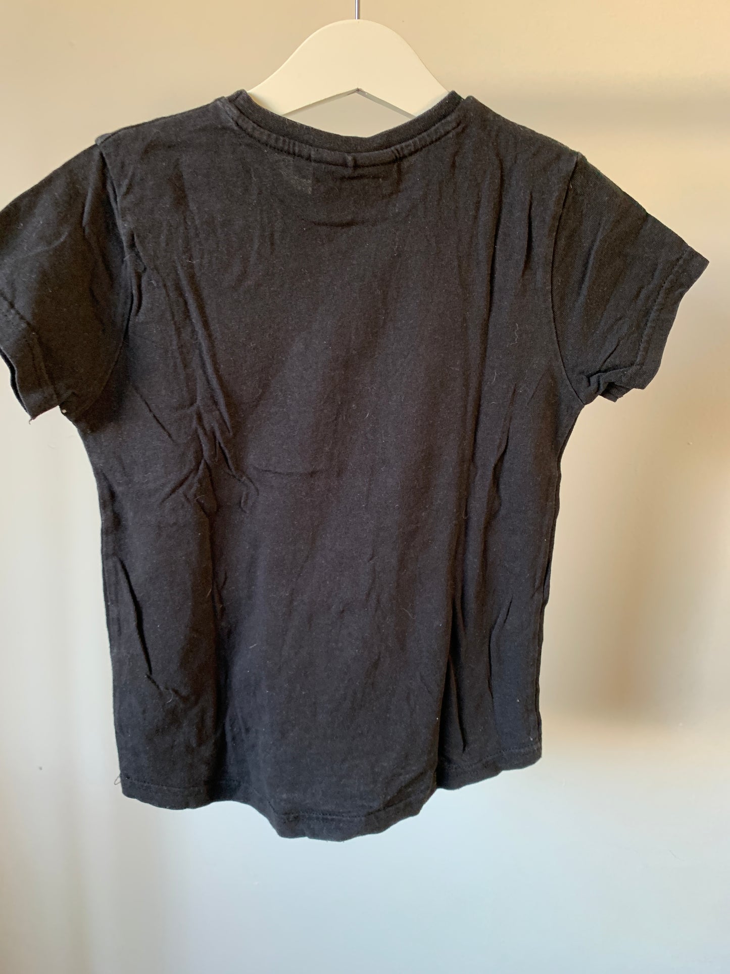 Rebel T-shirt 104/110 - zeer goede staat ⚡