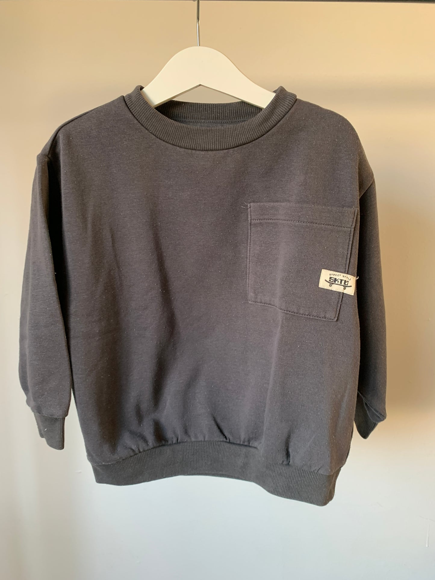 BESTies sweater 104 - goede staat 💸
