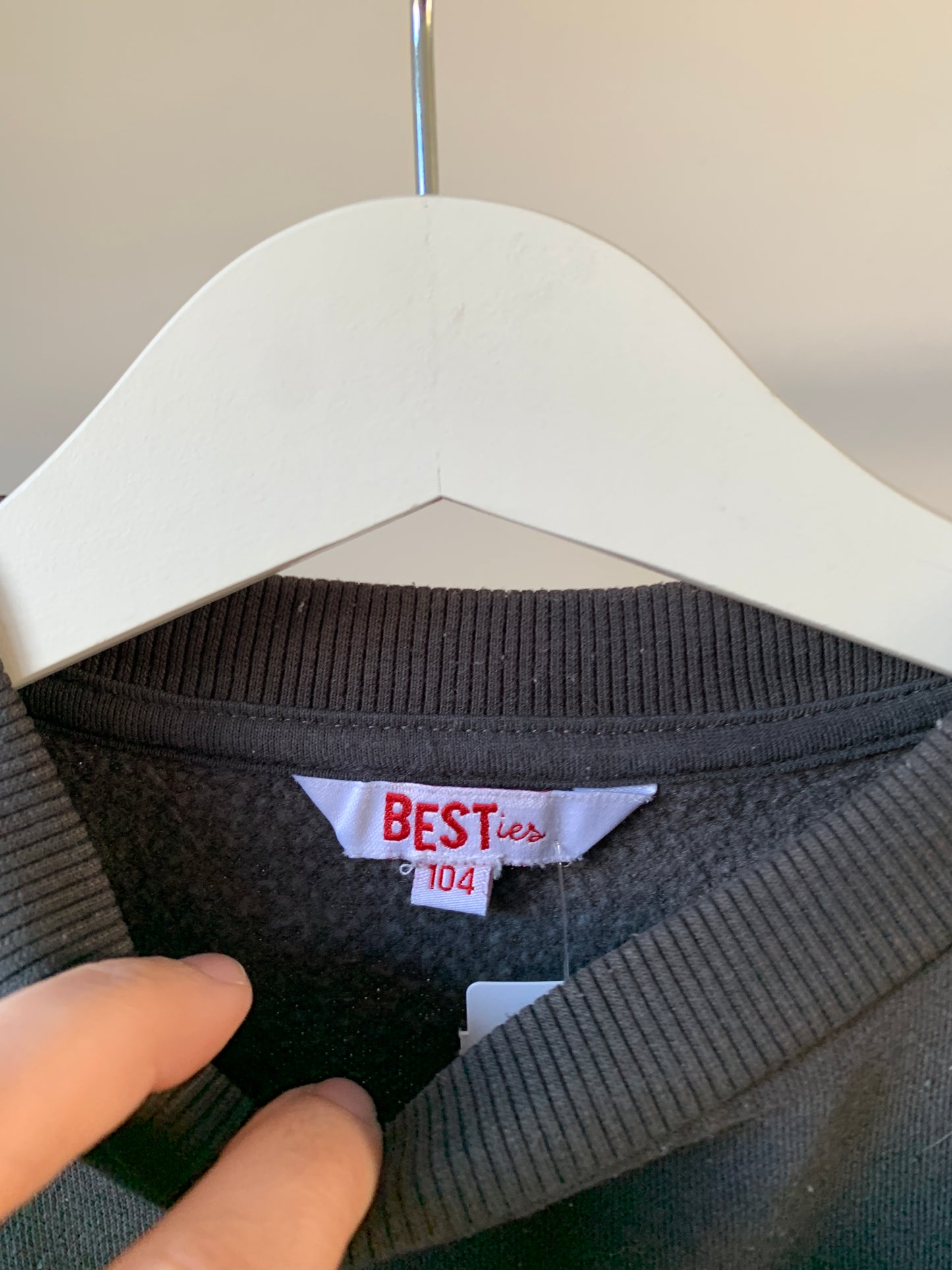 BESTies sweater 104 - goede staat 💸