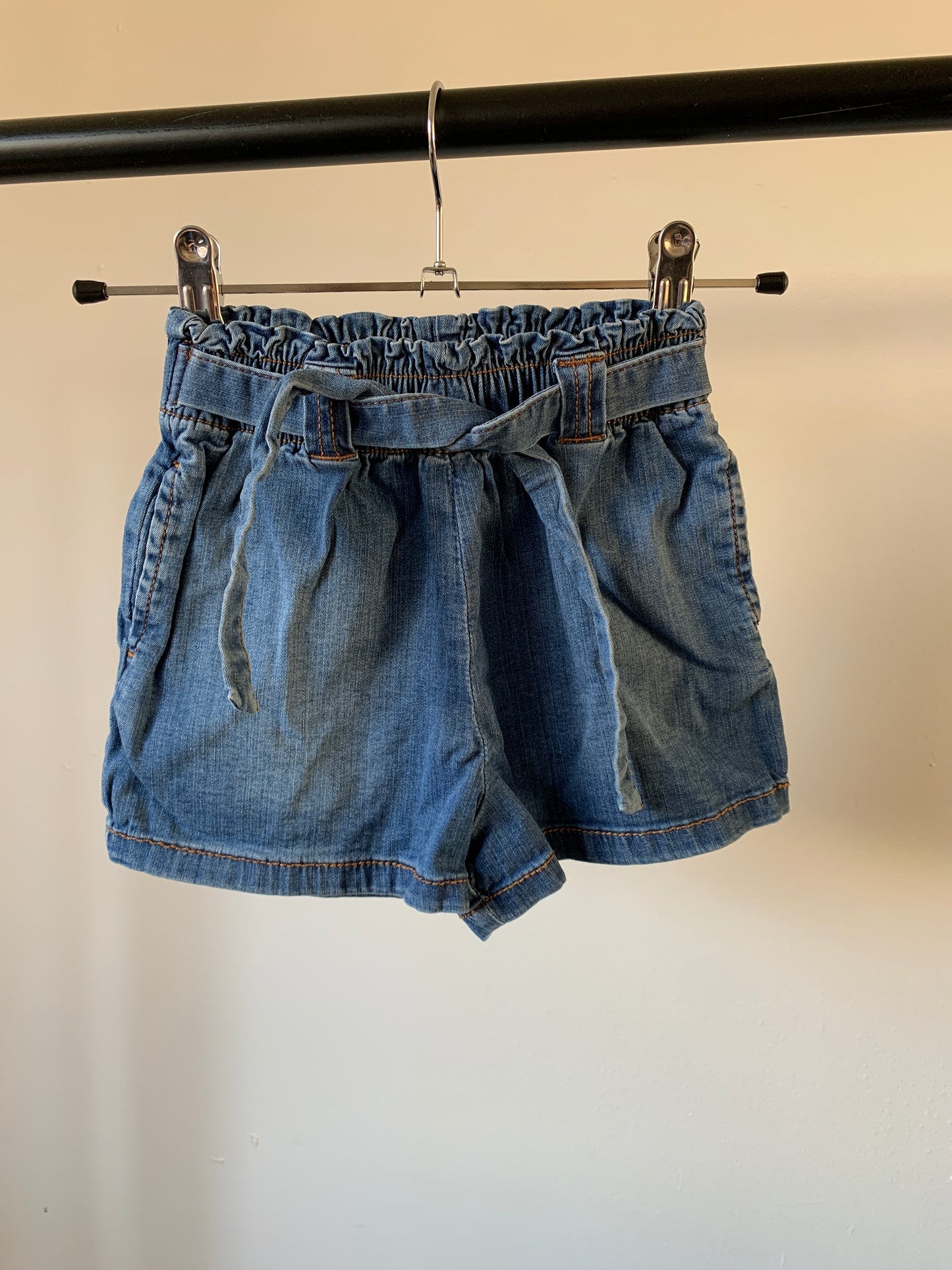 Frizzle jeansshort 110 - nieuwstaat 💸