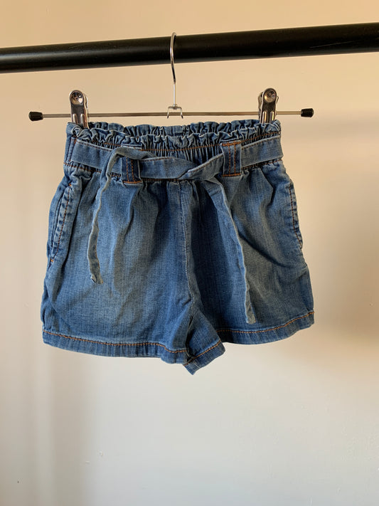 Frizzle jeansshort 110 - nieuwstaat 💸