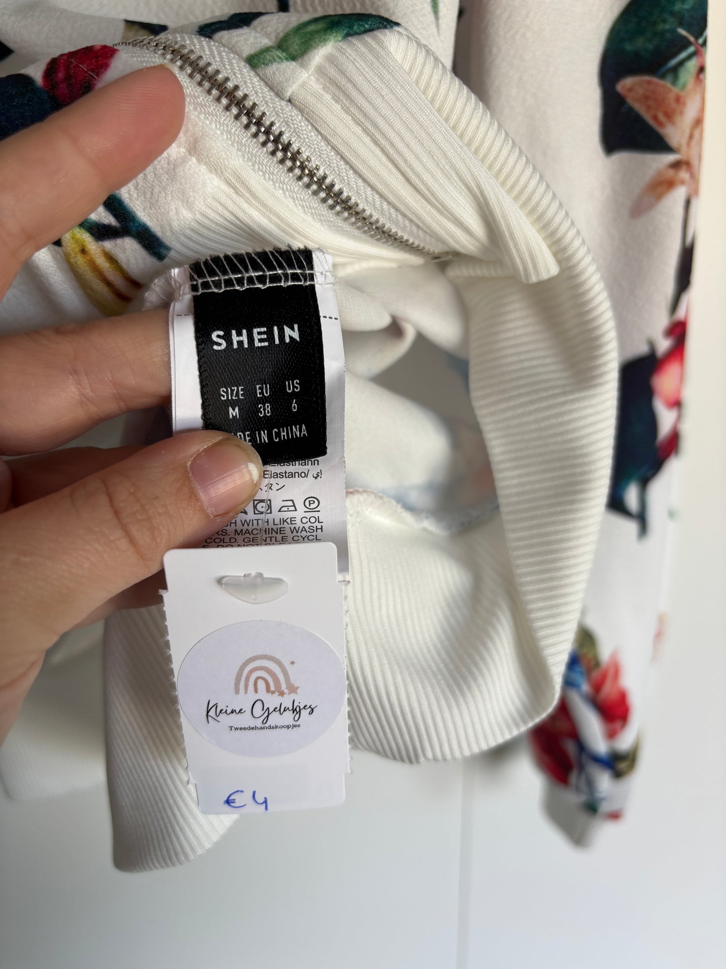 Witte vest met bloemen