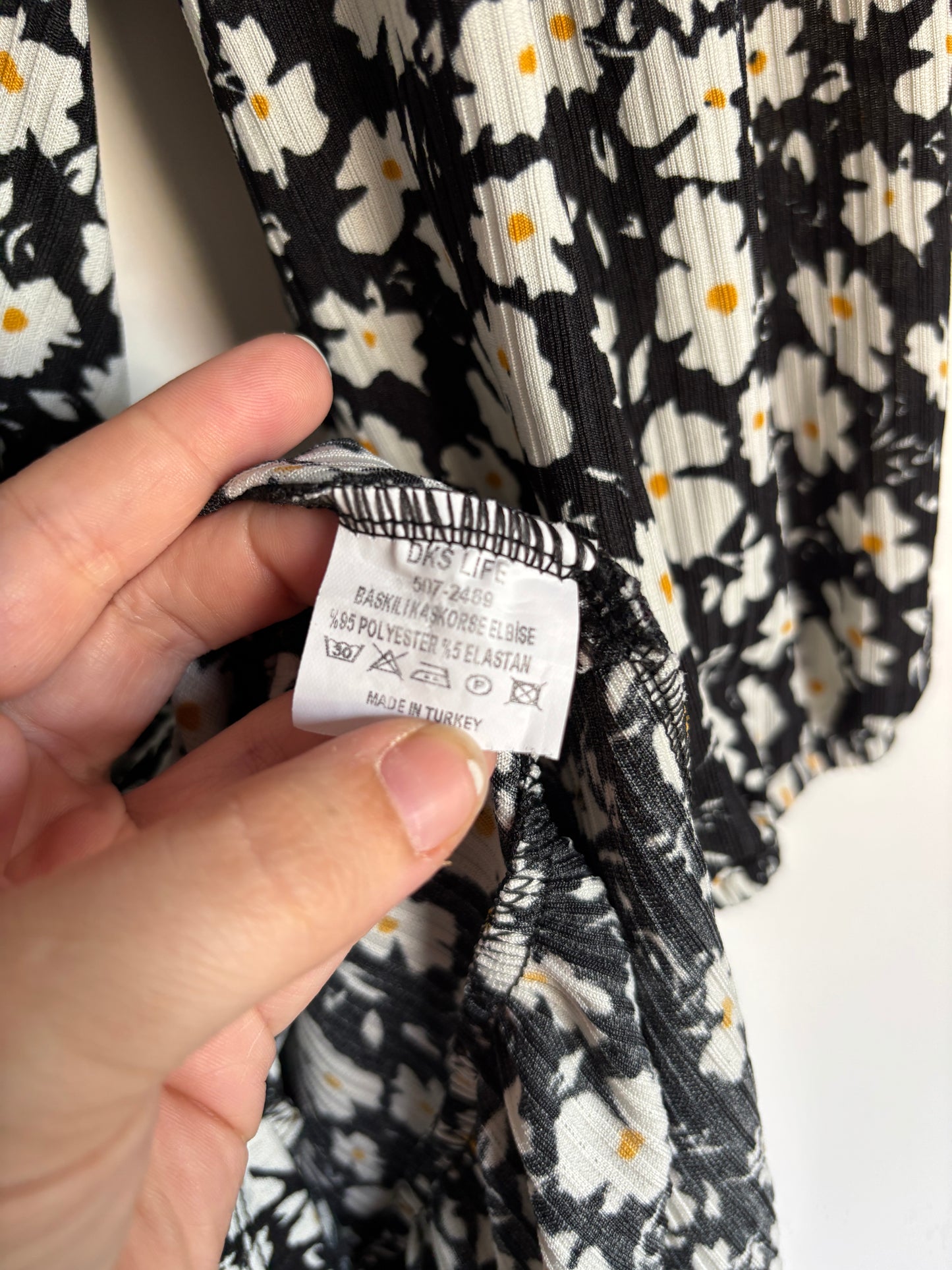 Zwarte jurk met bloemetjes