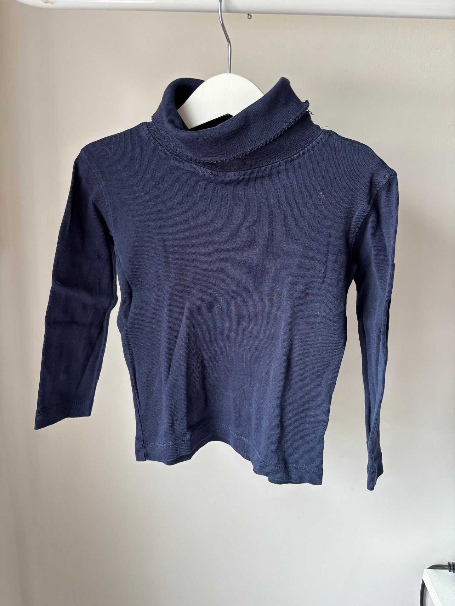 Marineblauwe longsleeve met rolkraag