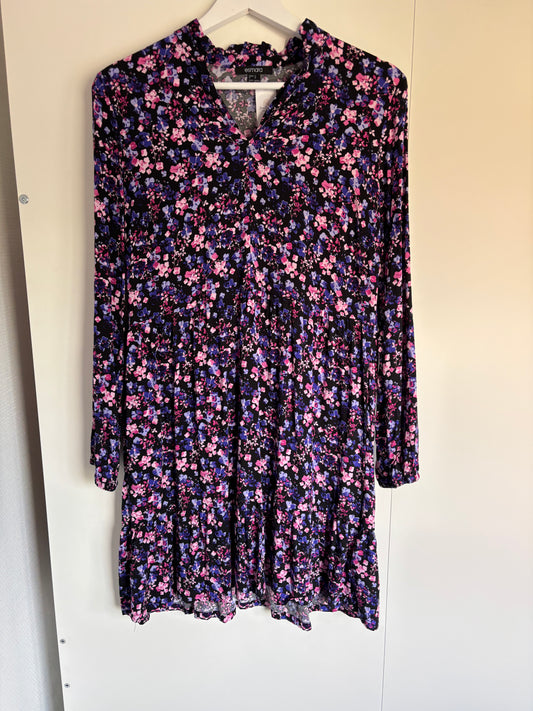 Zwarte jurk met bloemetjes