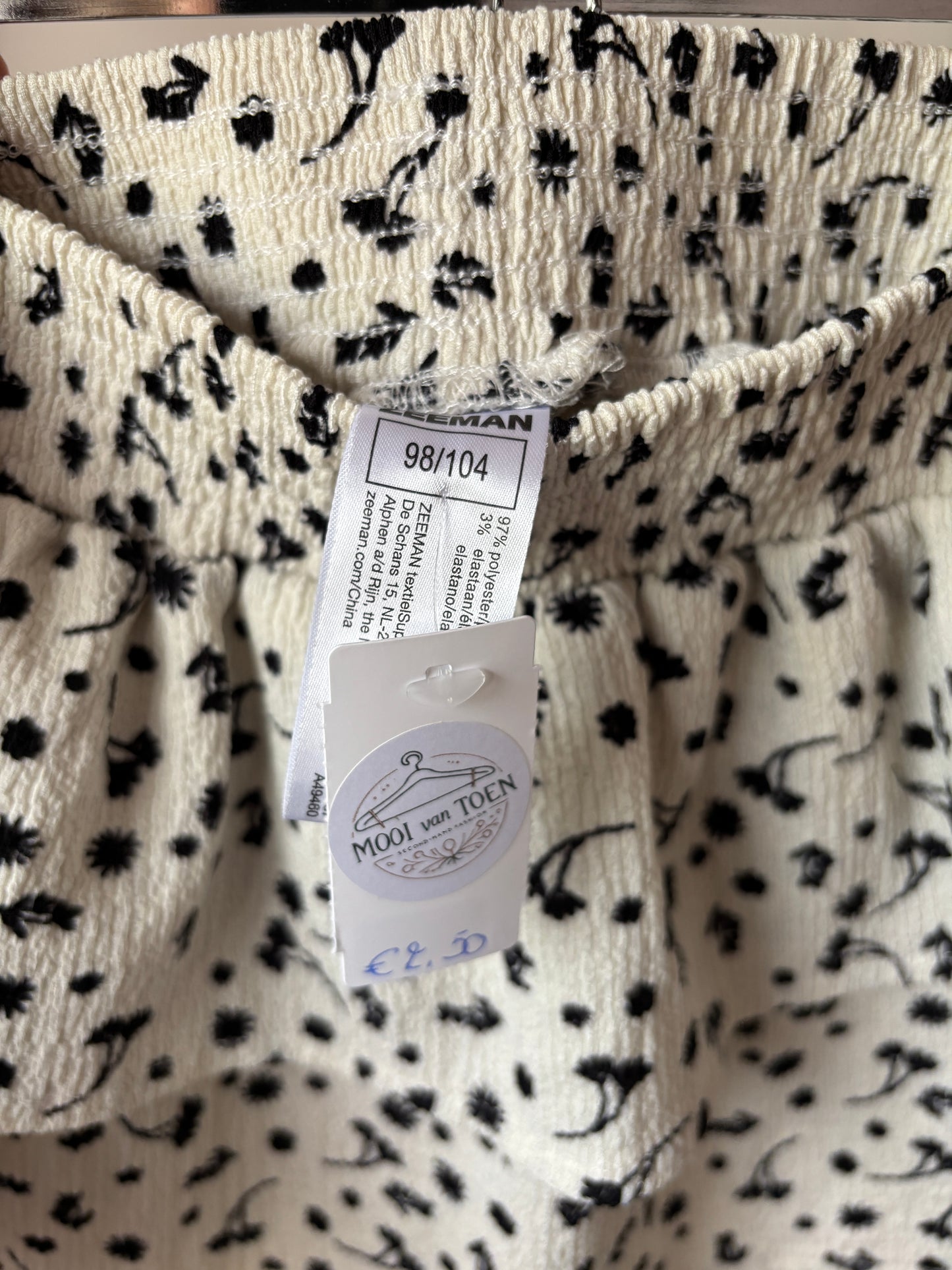 Crèmekleurig rokje met bloemetjes